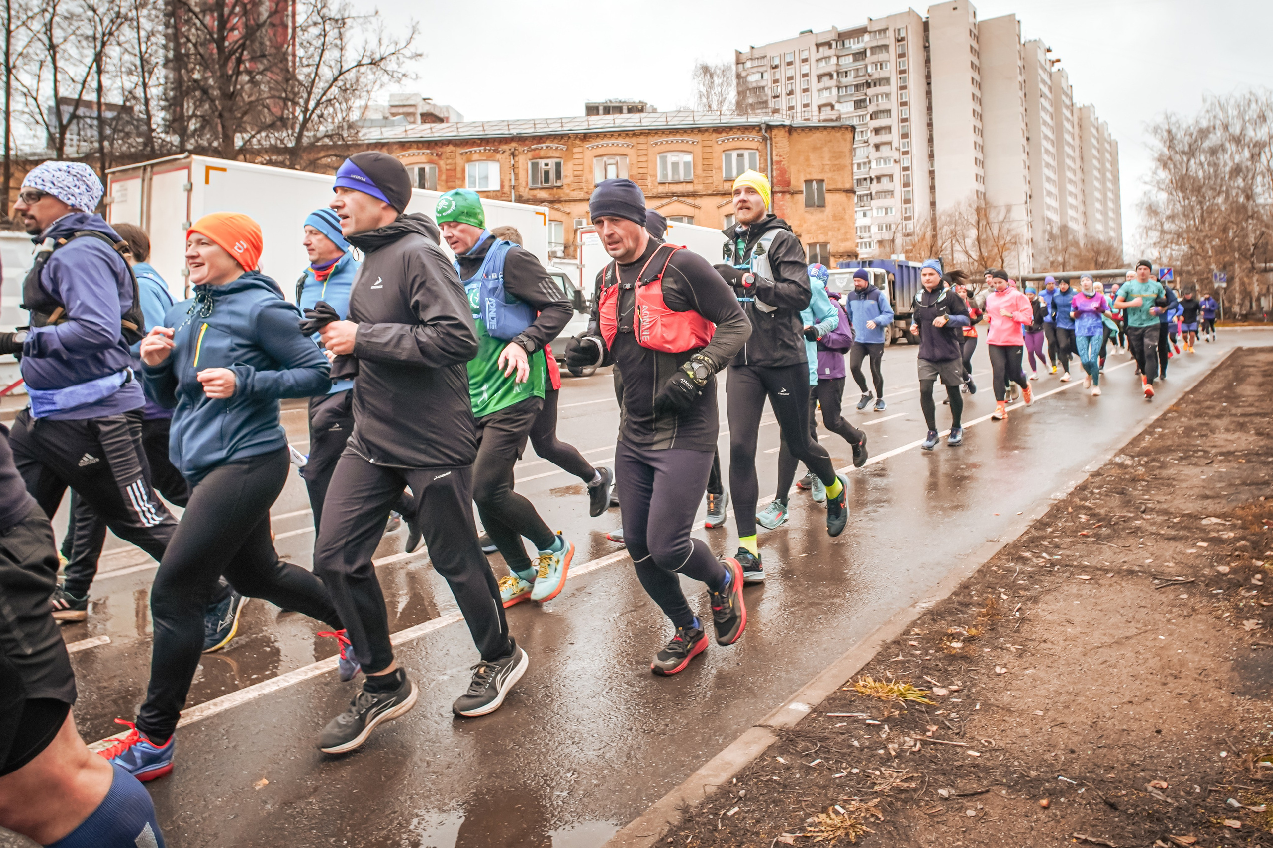 #марафонудома #яuzarun 2024 2-я петля, группа 6:30. Роман Капилюшов. Бег. Фото. Видео. г. Люберцы