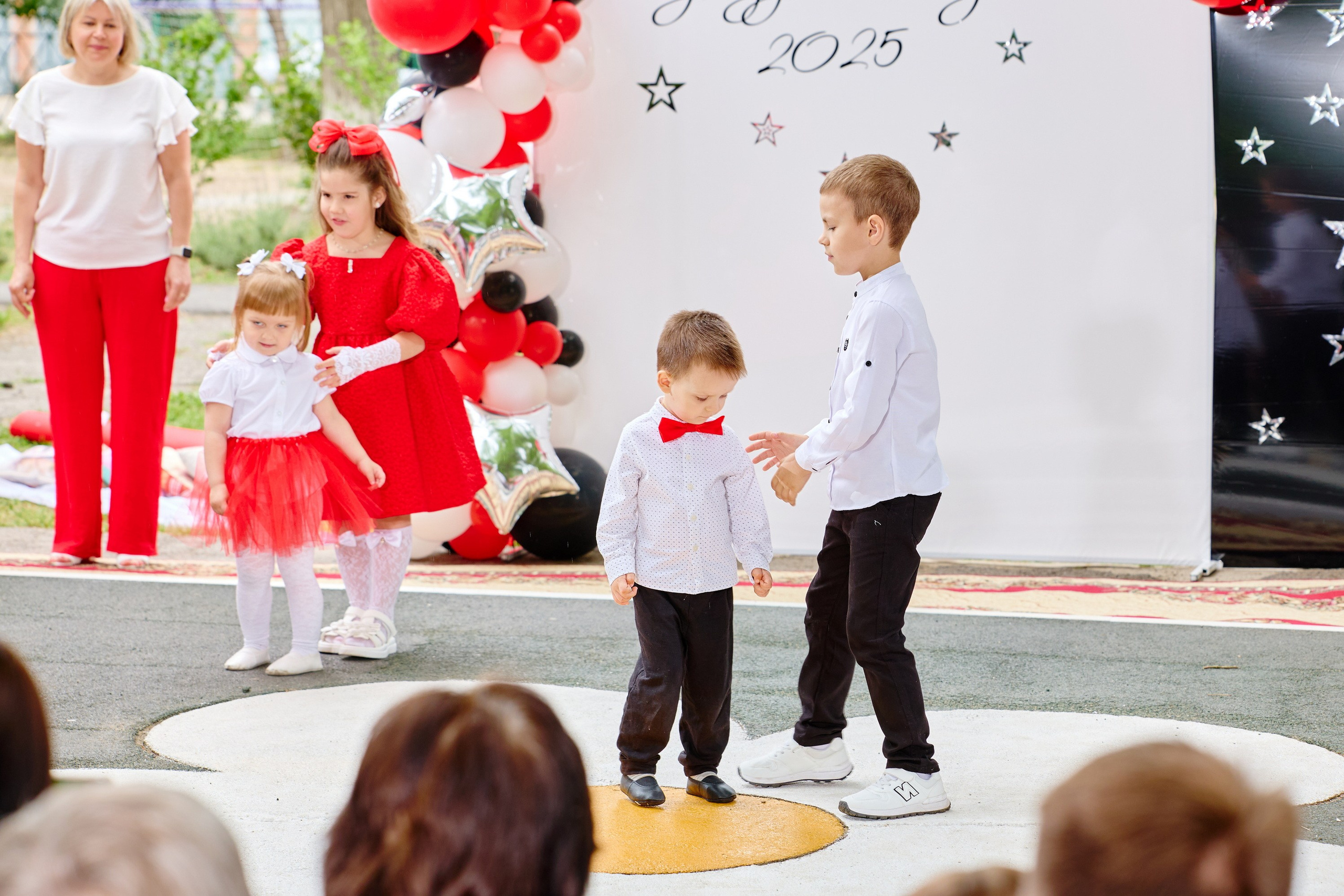 Выпускной 45 сад. Фотограф Выпускные альбомы Таганрог Сергей Коробченко