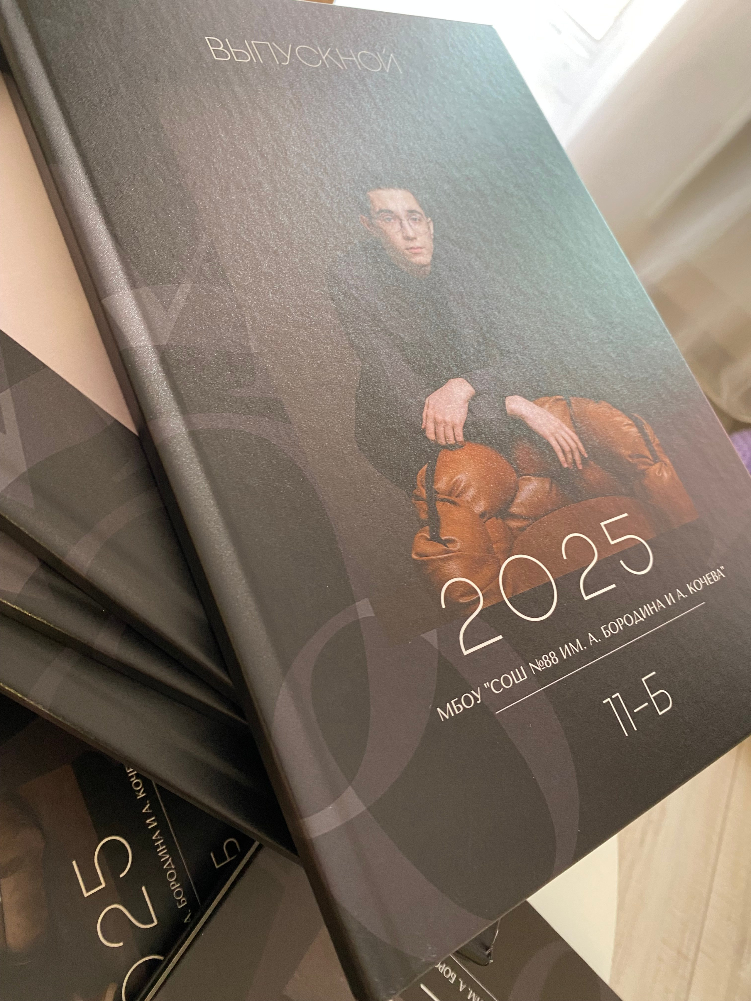 Примеры готовых альбомов. Выпускные альбомы в Томске. Леднева Олеся