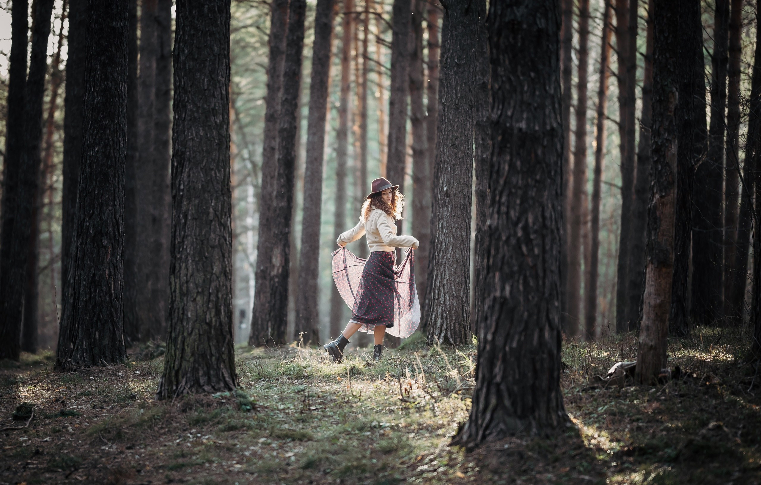 Прогулочная фотосессия в лесу