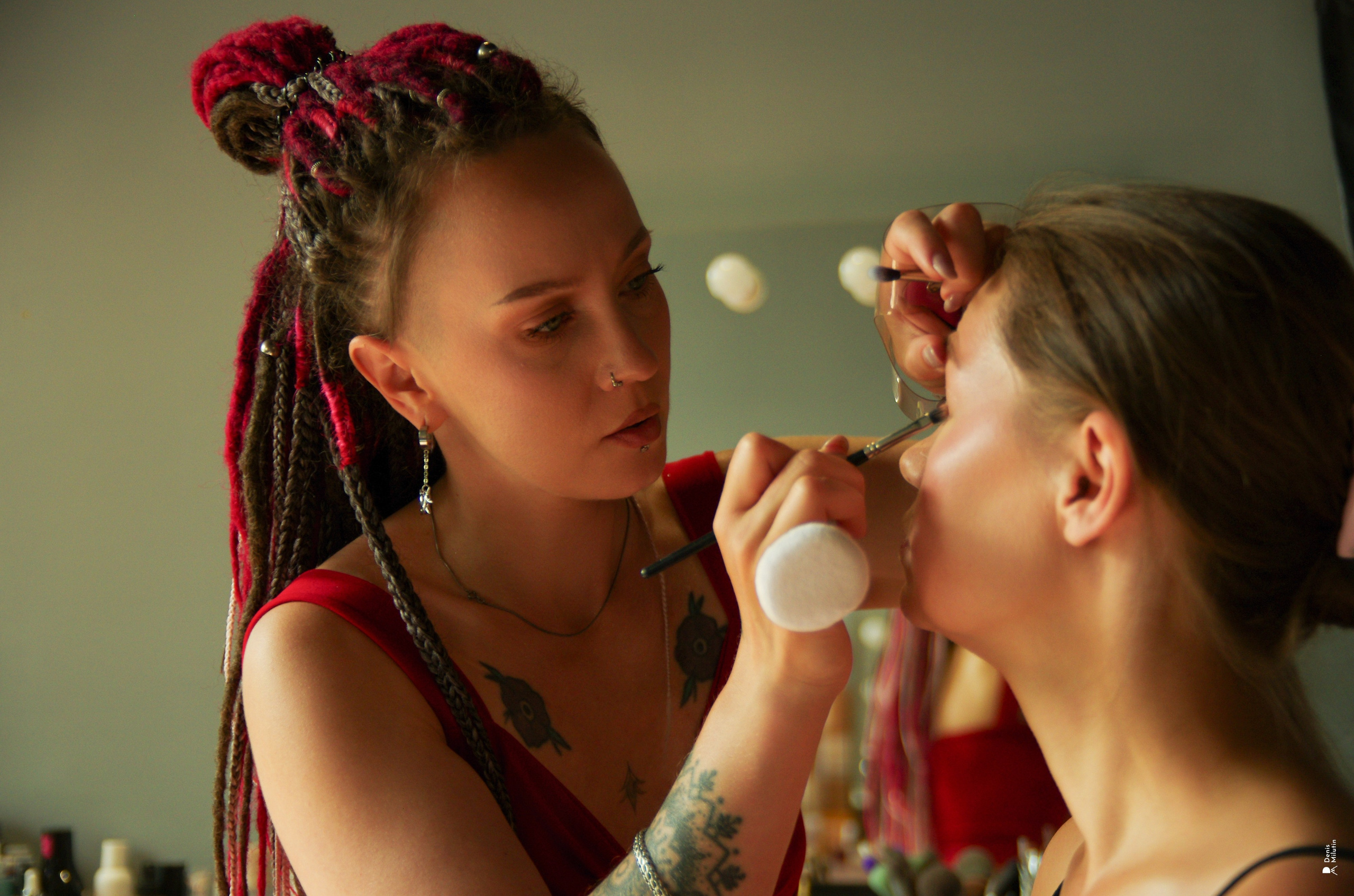 В студии ProMak. Портретный фотограф Денис Милютин