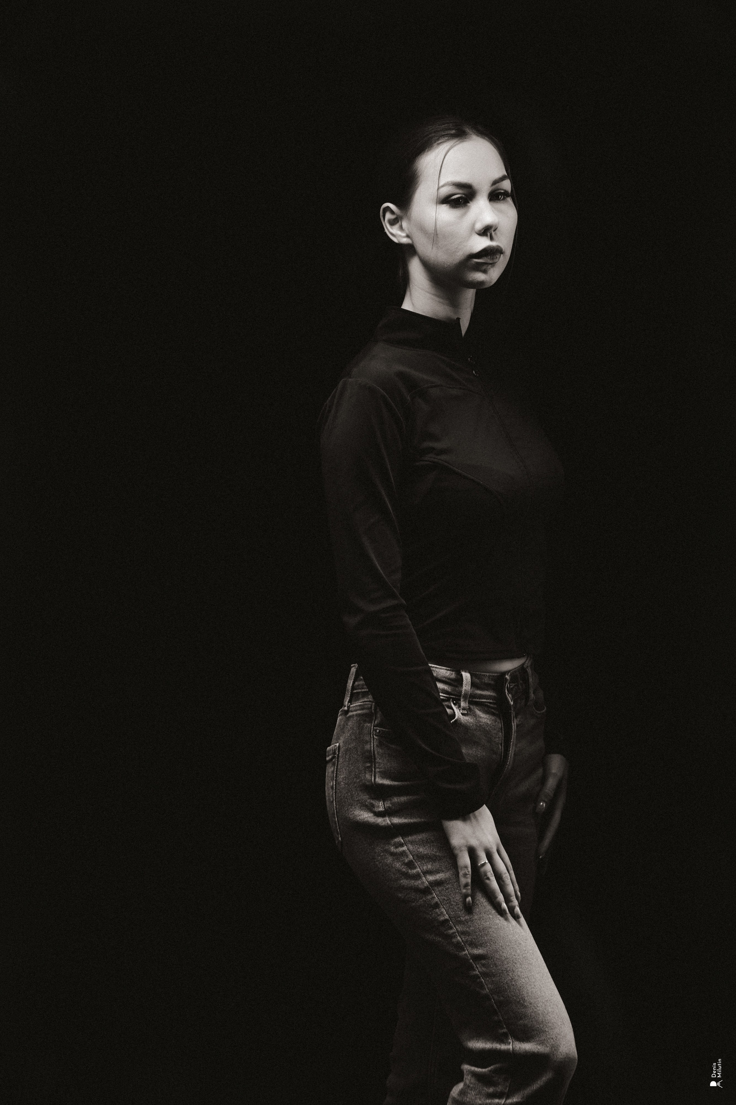 Ева в студии Уголь. Портретный фотограф Денис Милютин