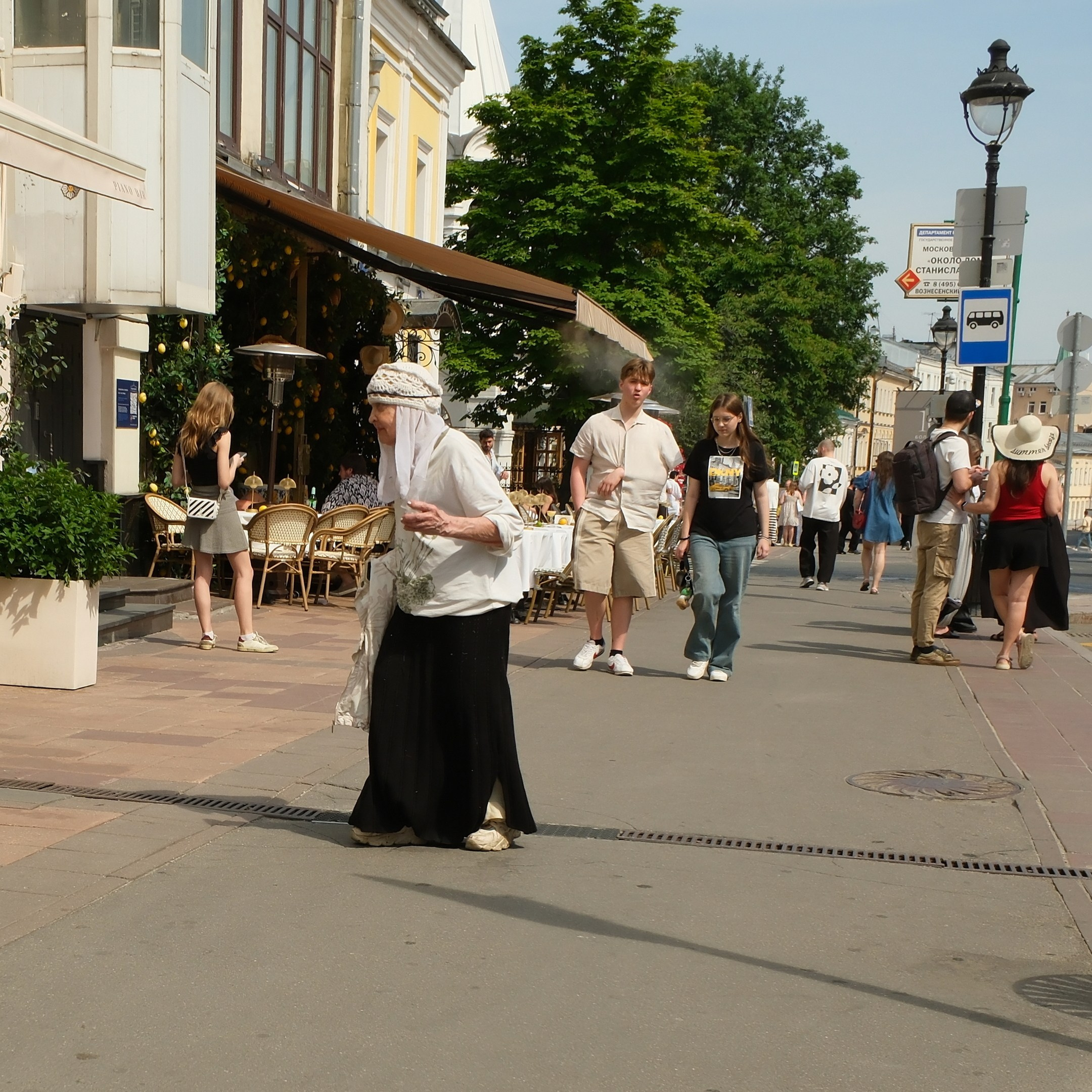 Улица, люди, жизнь…