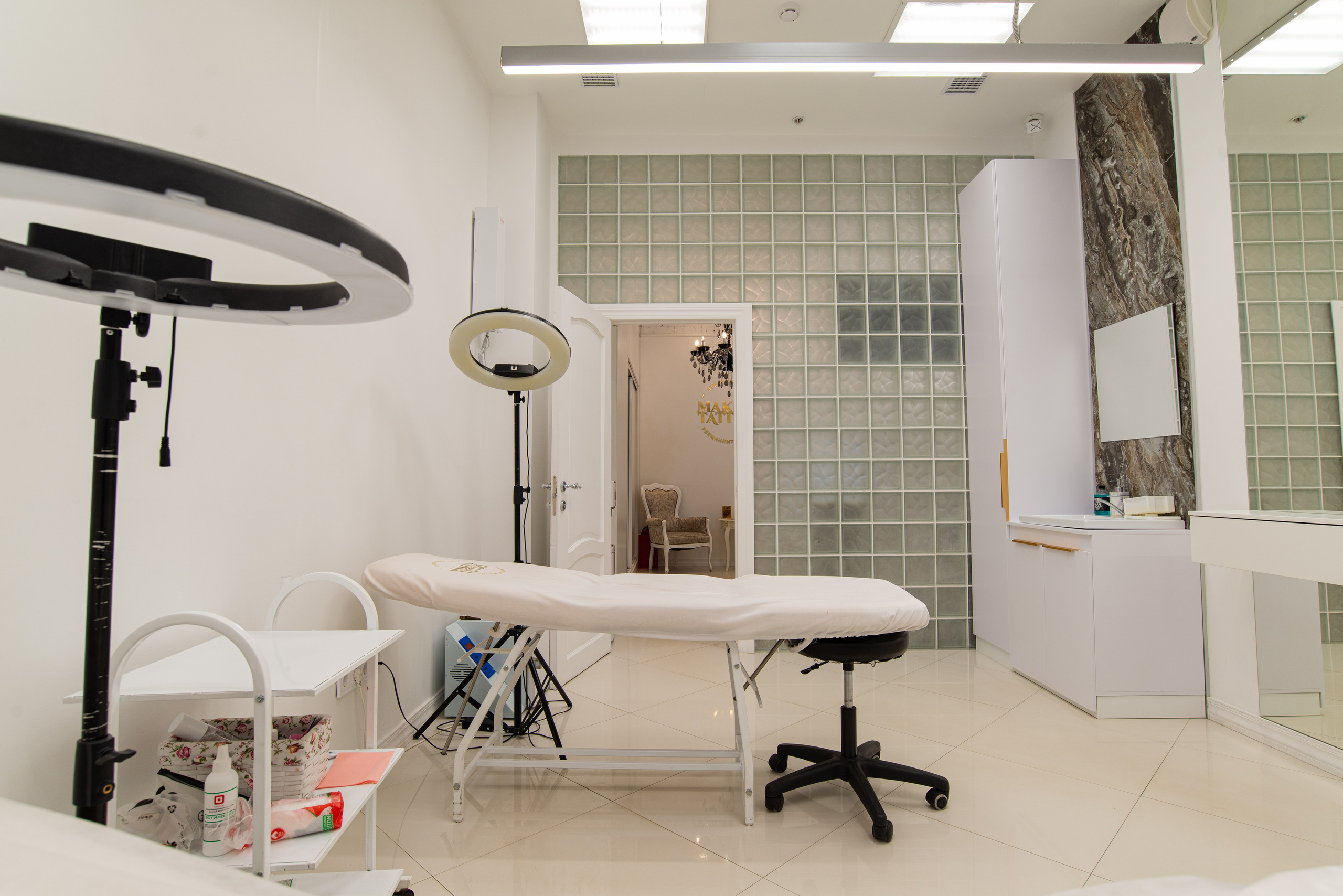 Интерьерная съёмка салонов красоты Makeup Tattoo. Репортажный и персональный фотограф в Москве