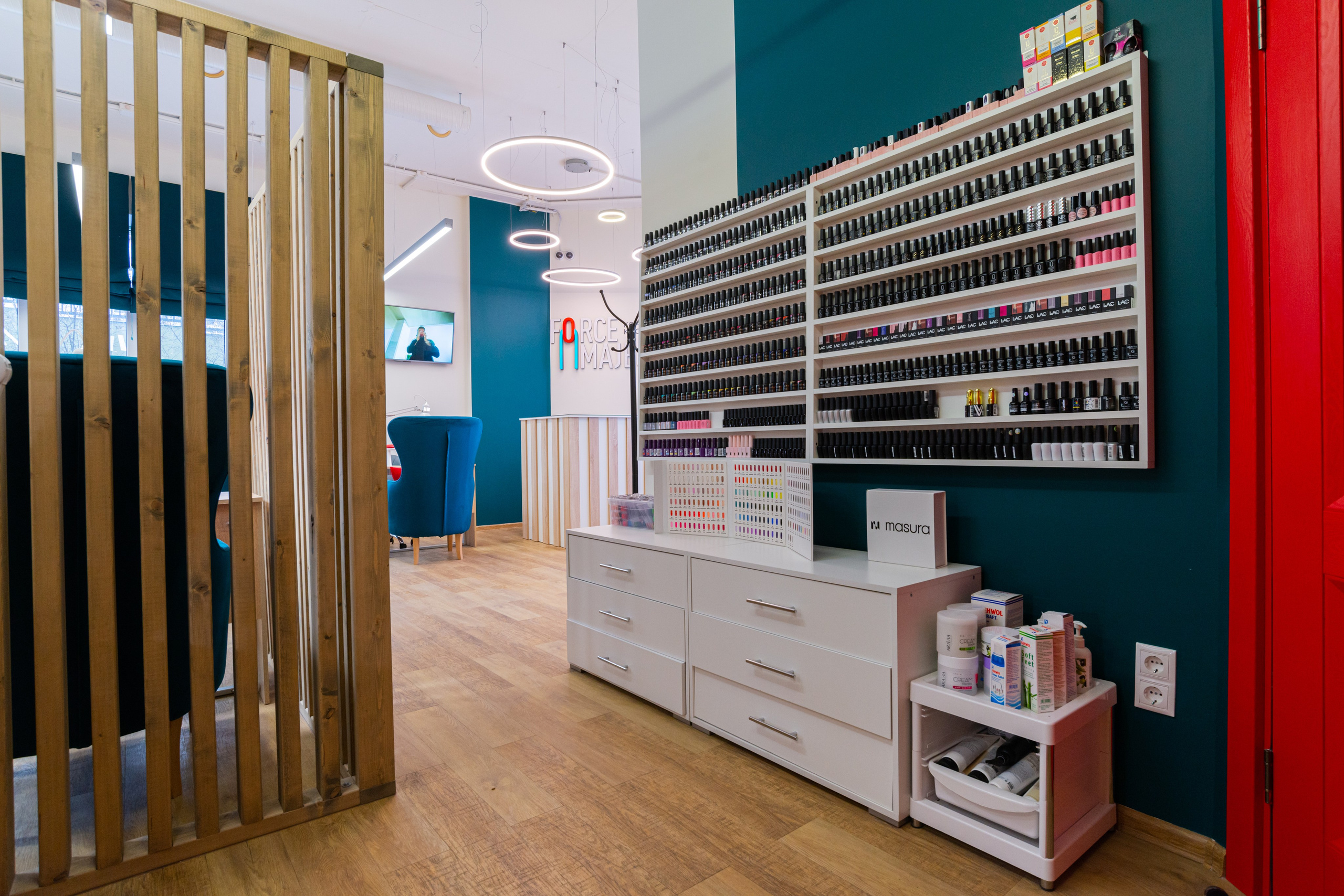Интерьерная фотосъёмка салонов красоты Force Majeure. Репортажный и персональный фотограф в Москве