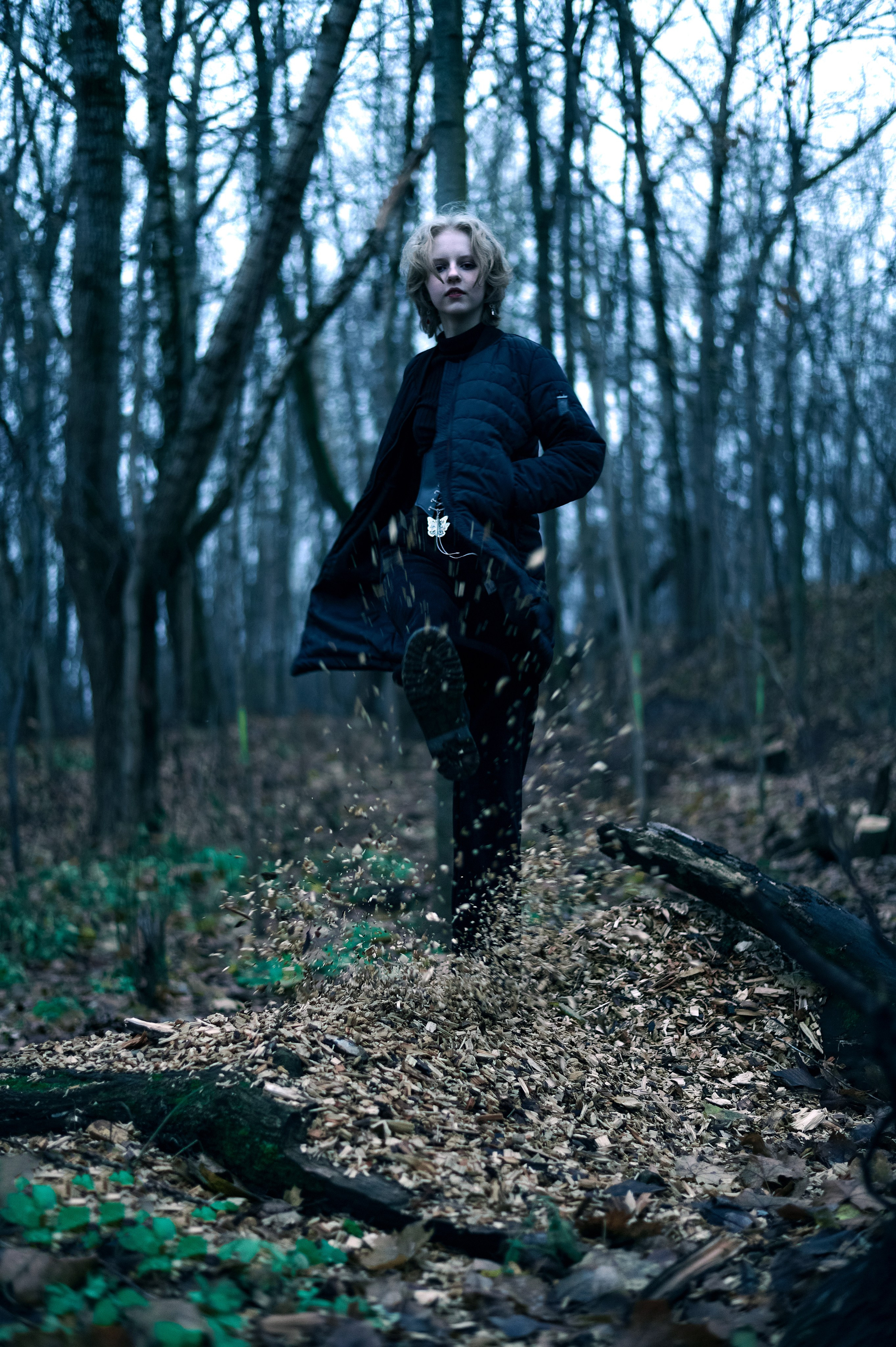 Лиза. Сумерки в лесу. Женский фотограф в Череповце Даша Акулич