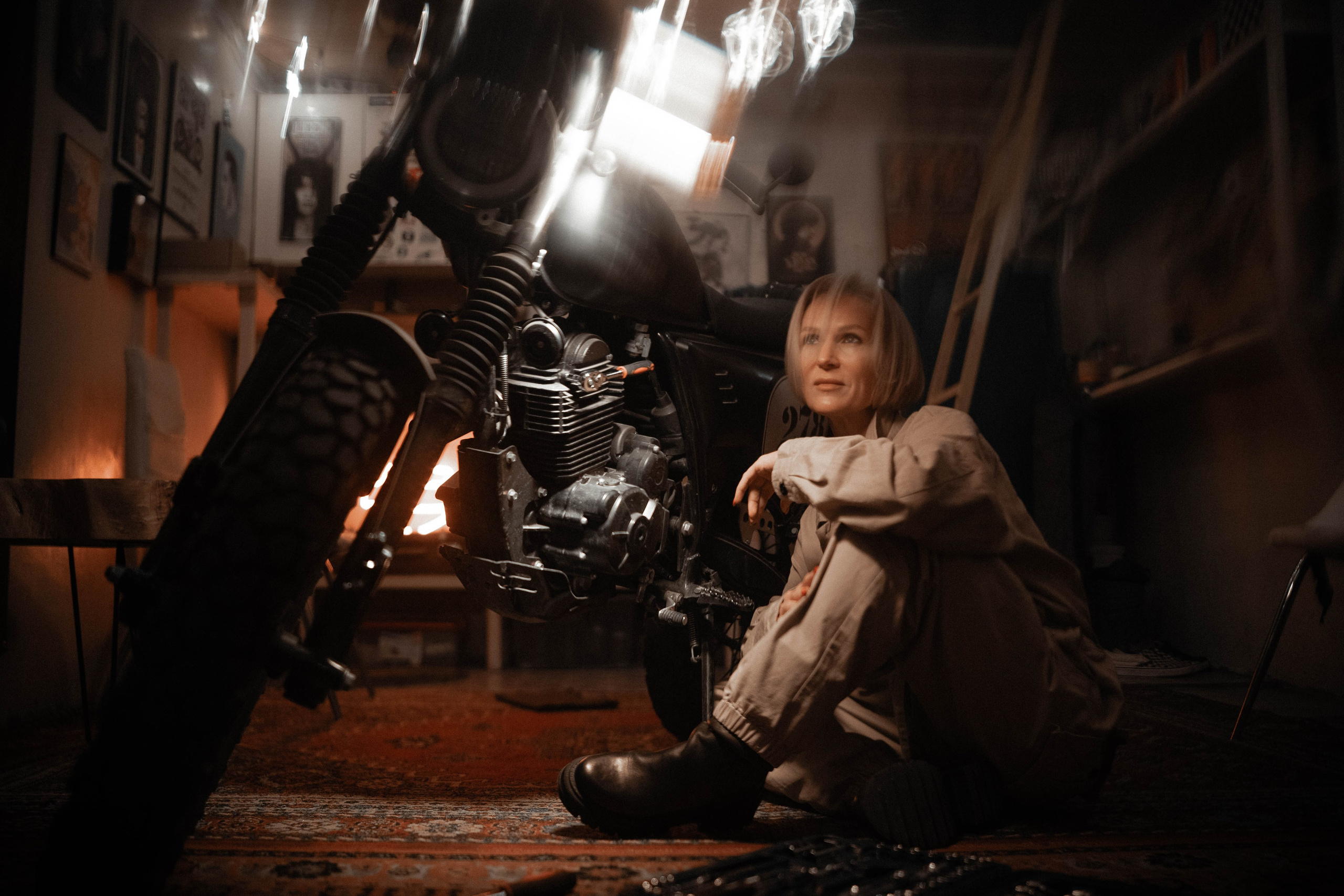 девушка на мотоцикле