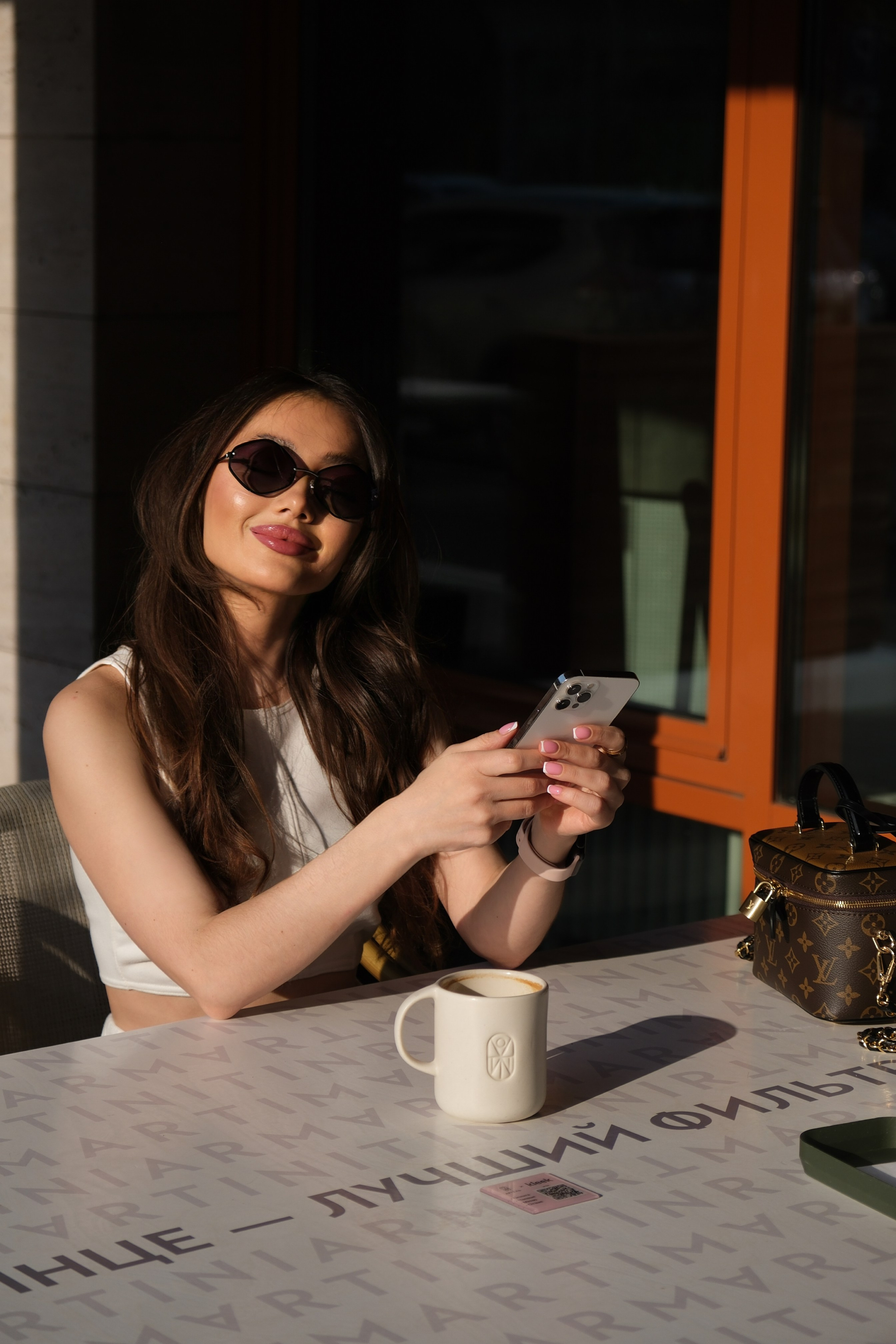 В кафе. Фотограф на камеру и мобильная съемка в Казани Лидия