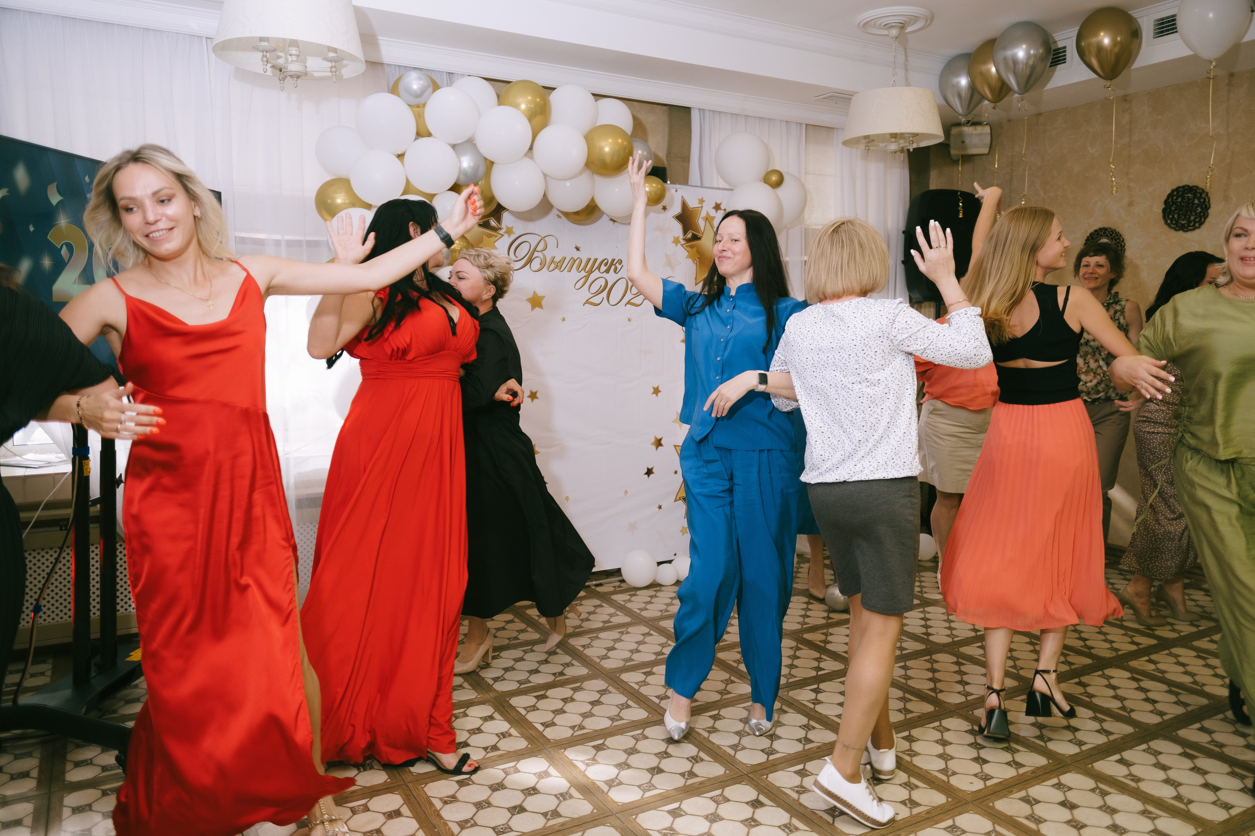 Выпускной школа 33. Свадебный и репортажной фотограф Денис Ожигин в Краснодаре и Краснодарском крае