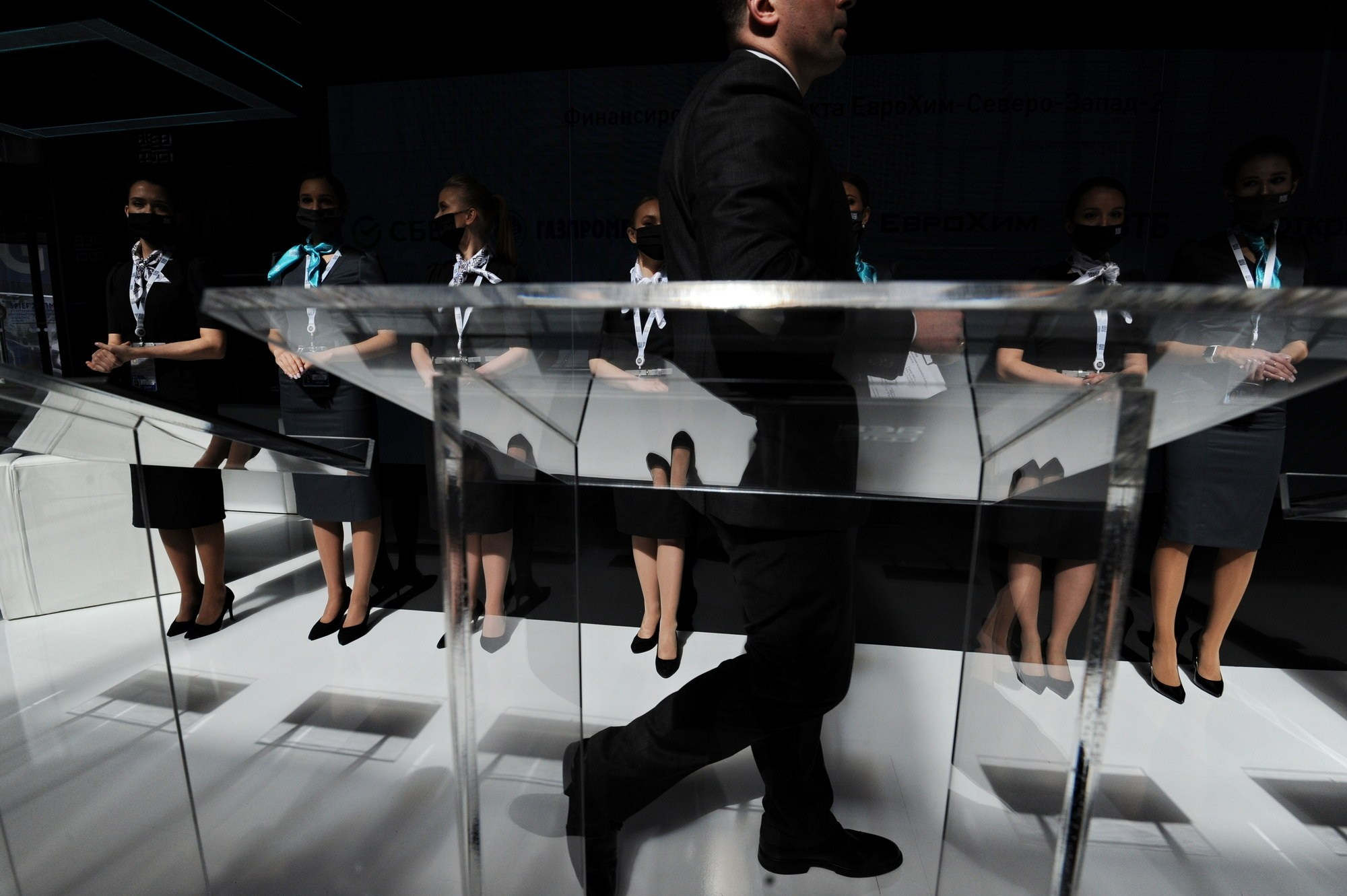 Миллиарды в кадре: как снимать на ПМЭФ. Документальный фотограф Сергей Вдовин