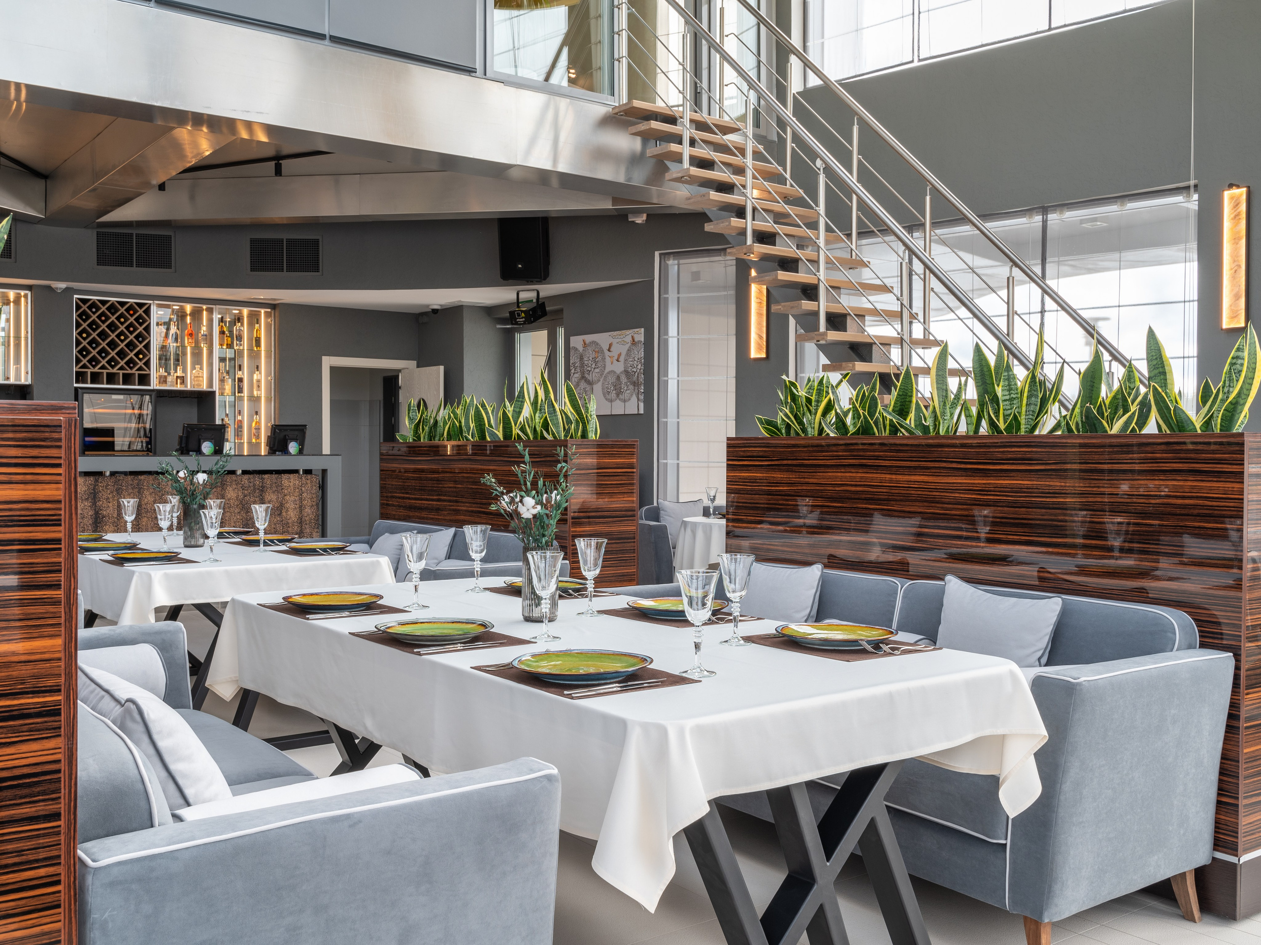 Ресторан на территории Дома отдыха «Валдай». Интерьерный фотограф в Сочи Элина Габриелян