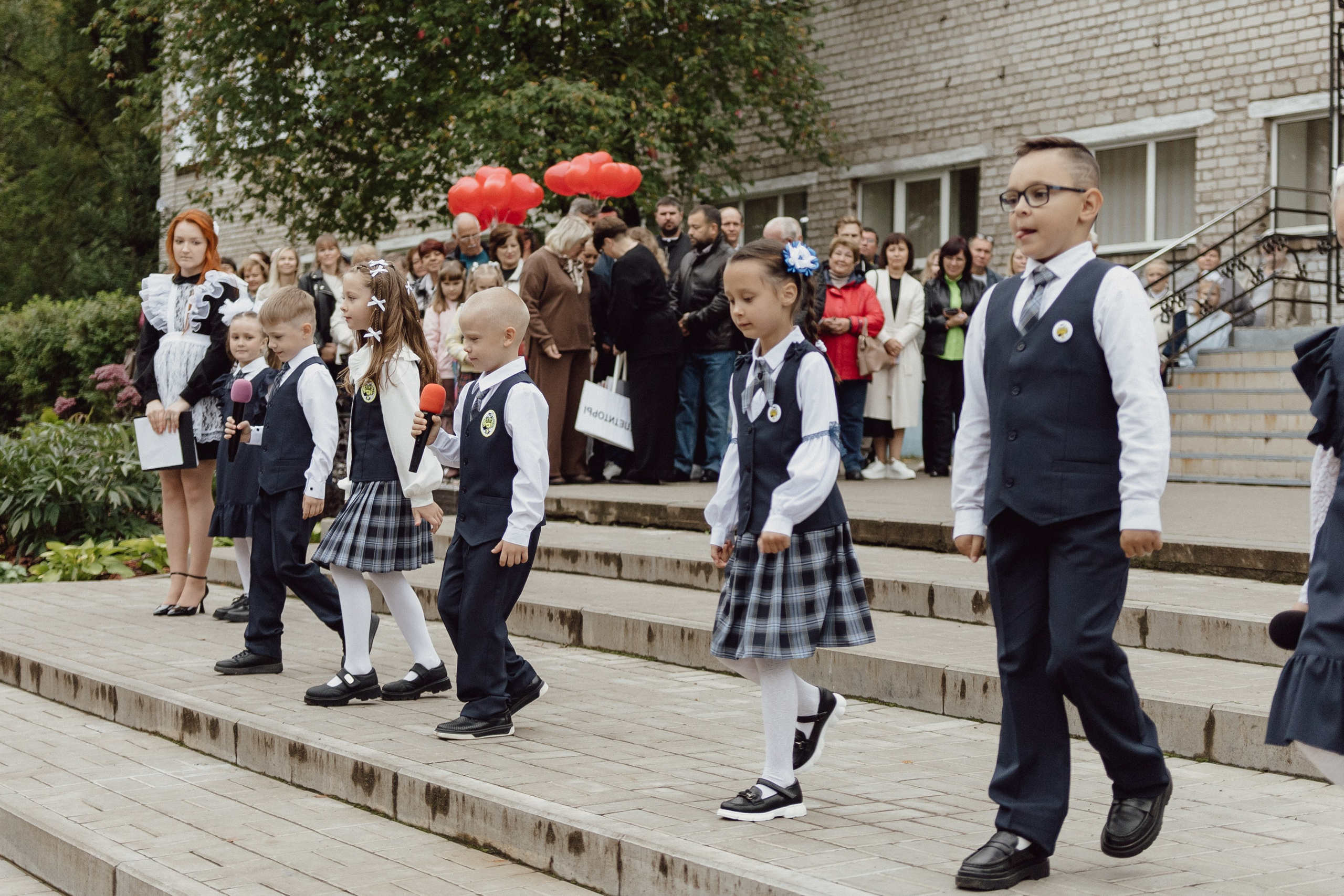 1 сентября 1 «Б» класса. Фотограф в Кирове и Кирово-Чепецке Валерия Шиляева
