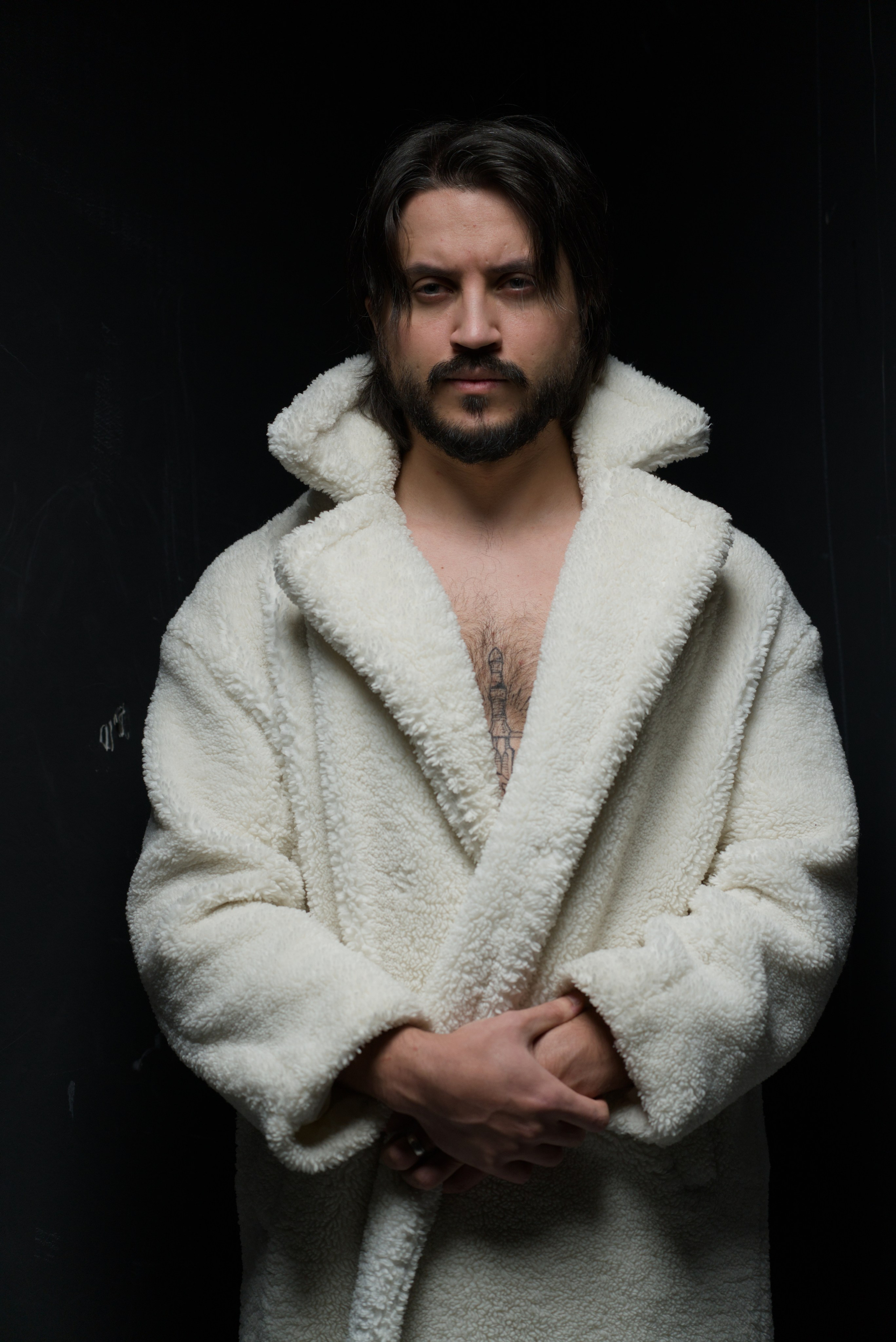 Мужской портрет в белой шубе. Мир глазами Саши Д