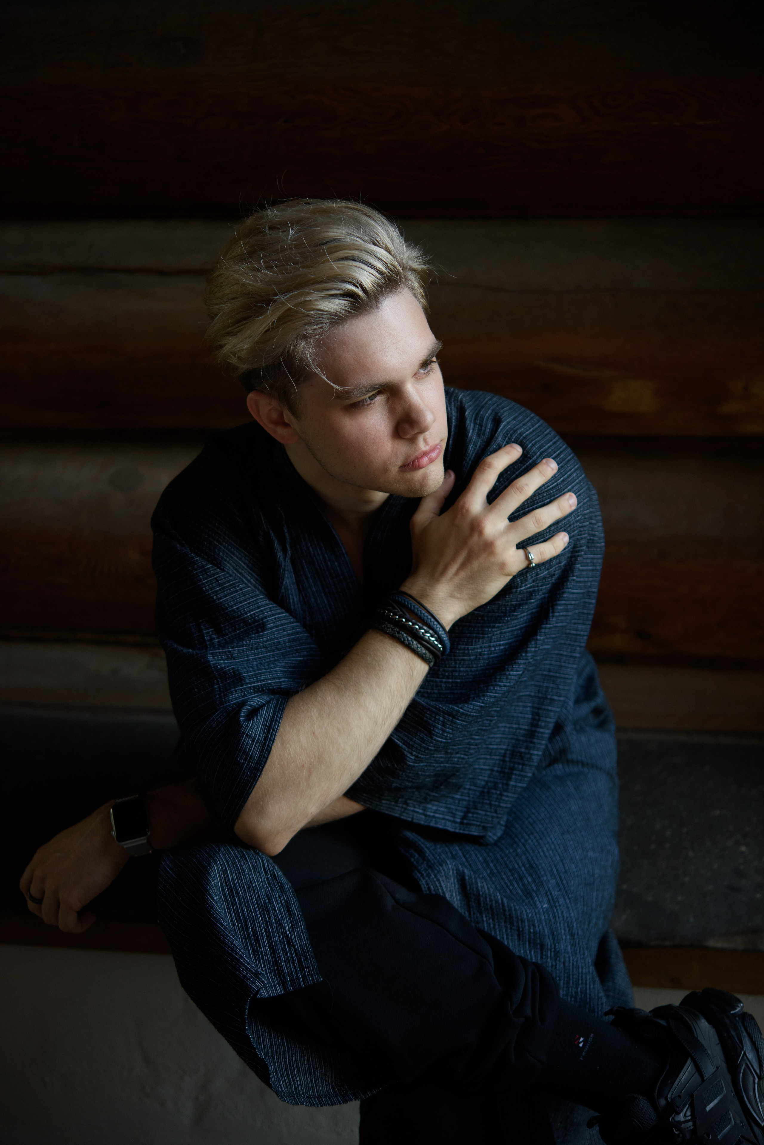 Фотосессия подростка в темном ключе. Главная