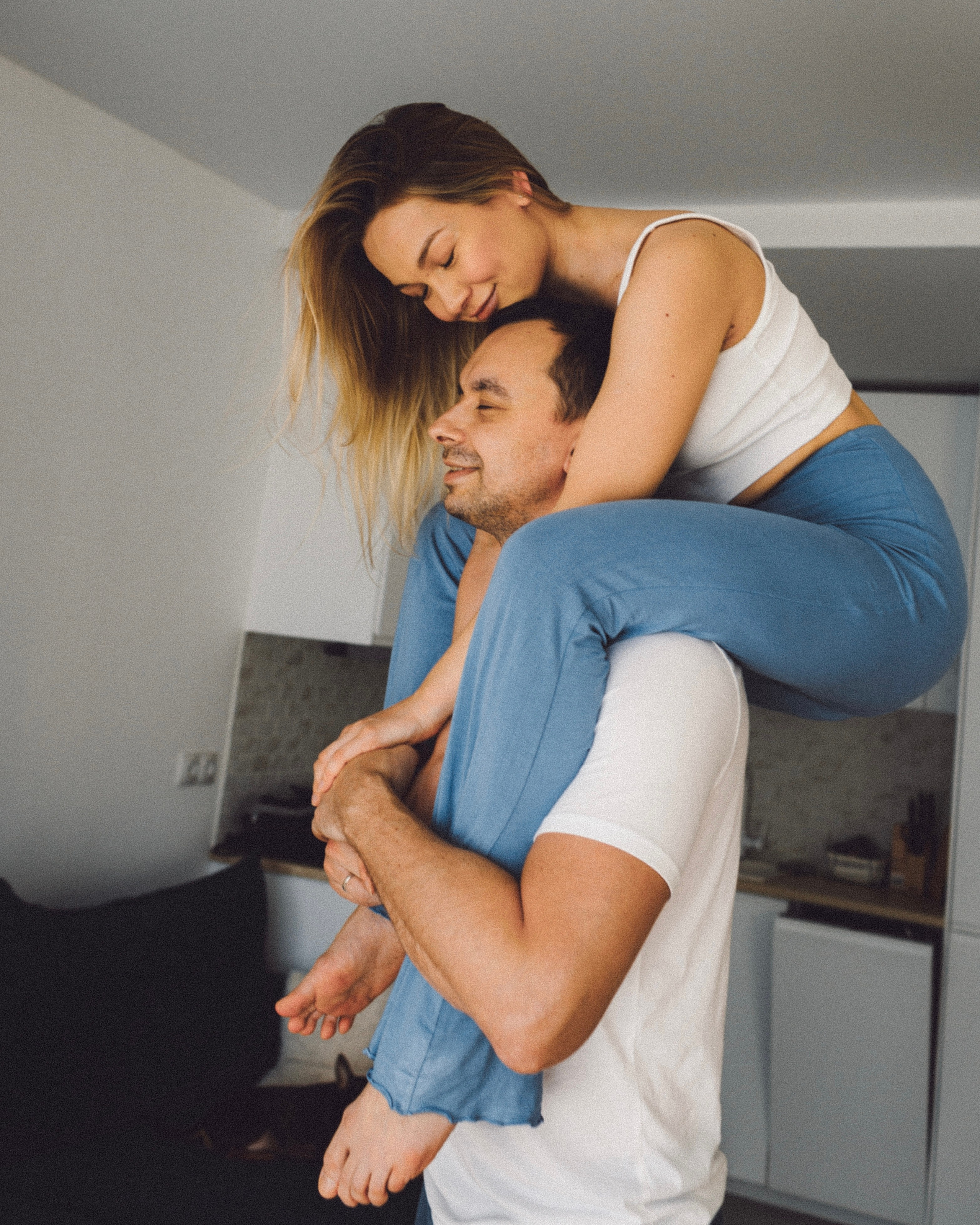 Лавстори дома. Женский и лавстори фотограф в Москве Елена Аксютко