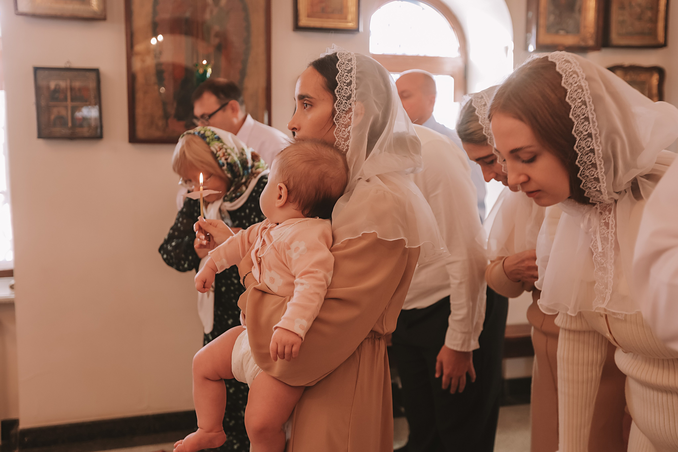 Крещение круглая церковь. Семейный фотограф Тюмень, фотограф на роды Салмина Мария