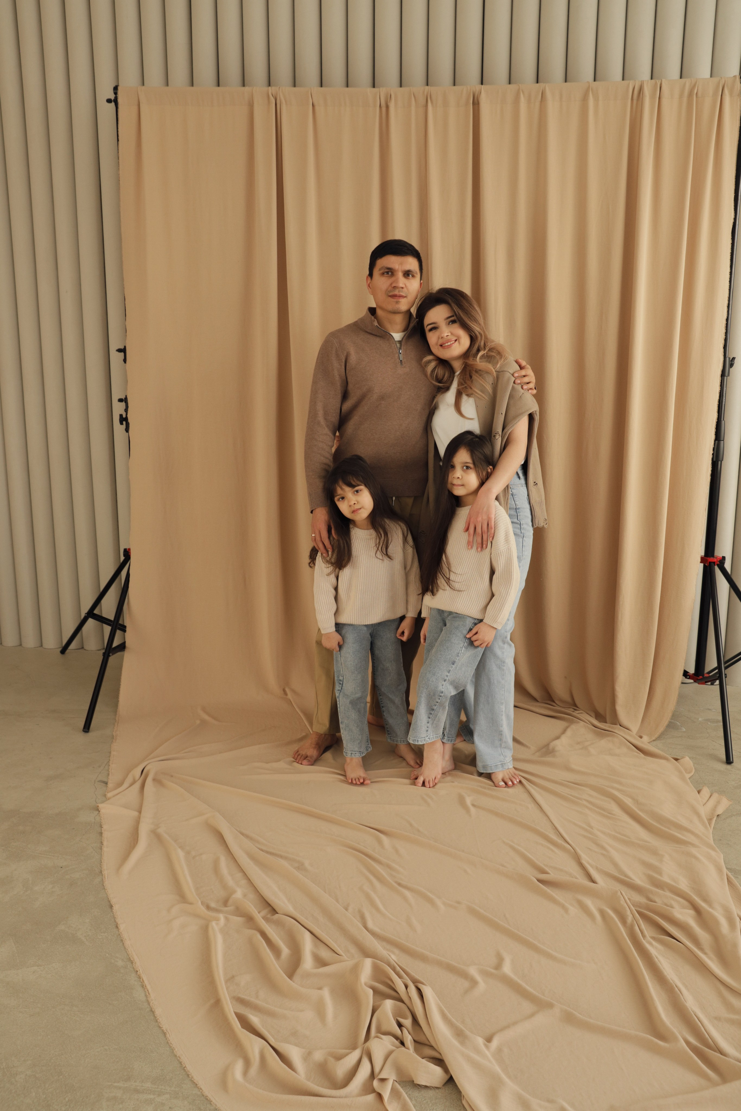 Семейная съемки в фотостудии. Фотограф Света Бажина