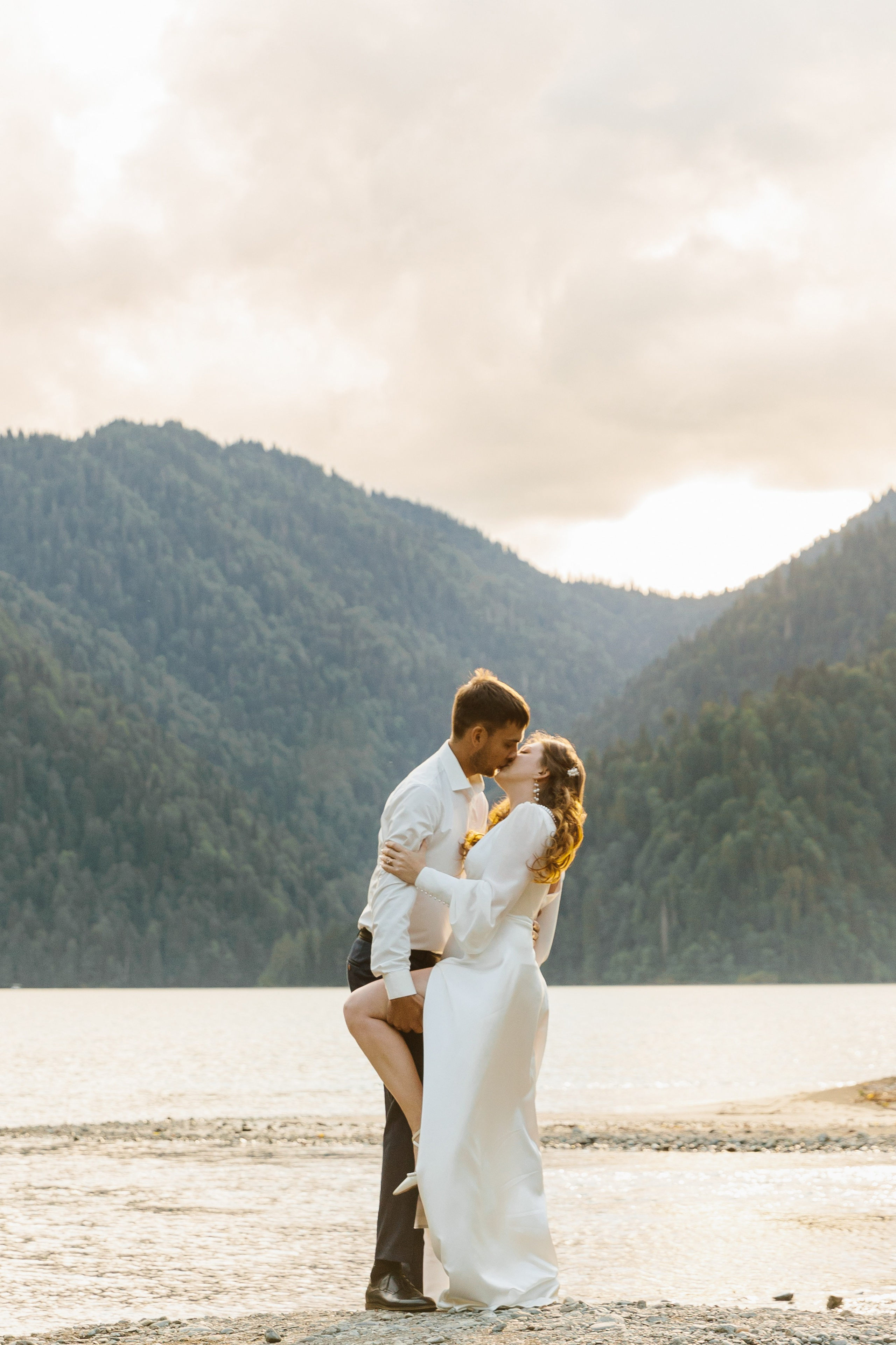 Организуем свадьбу в Абхазии на море или в горах. Свадебный фотограф в Абхазии, Сухум, Гагра, Сочи