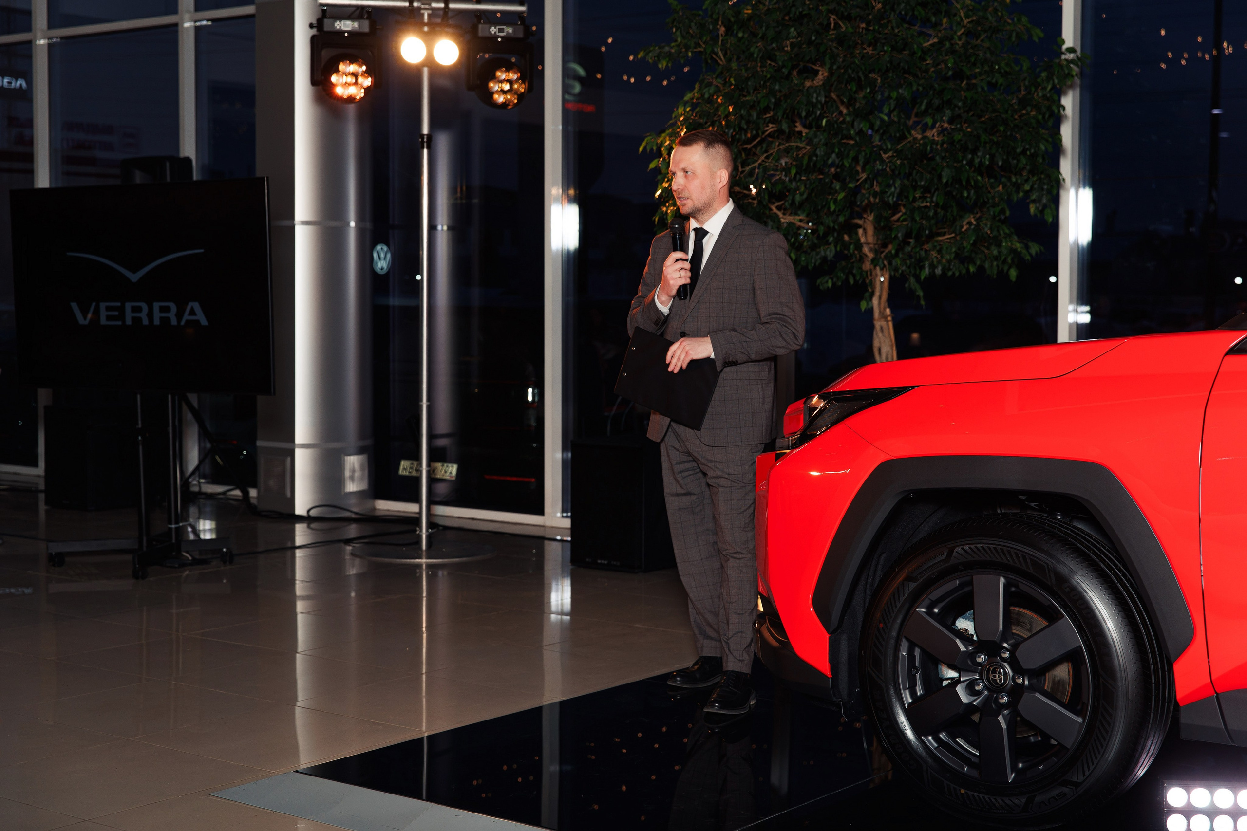 Презентация новой Toyota RAV4. Репортажный и свадебный фотограф в Уфе Павел Кожевников