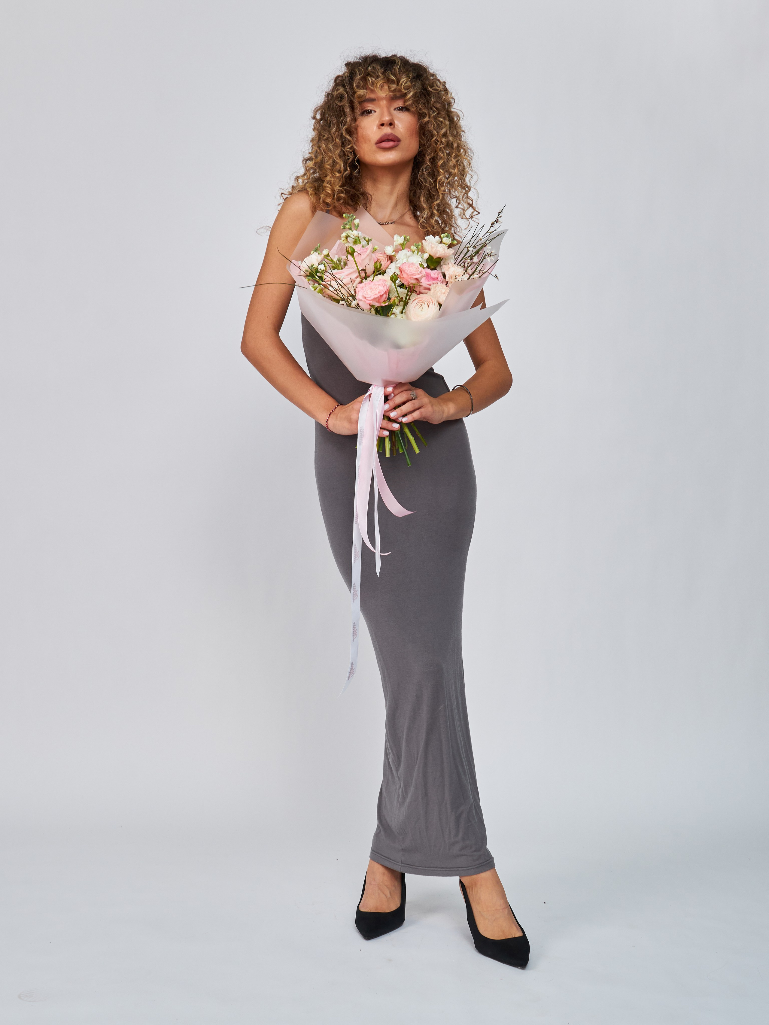 Съемка каталога одежды в минималистичном стиле в Москве для скандинавских брендов и маркетплейсов