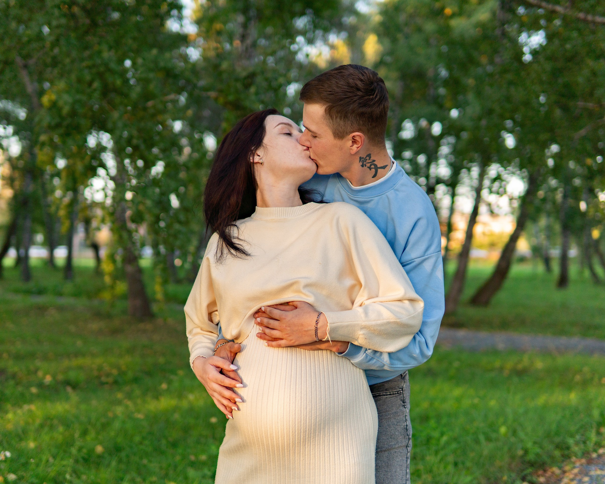 Love story \ Нежная фотосессия Евгении и Олега, ожидающих пополнения в семье. Локация: Ачинск, Берёзовая роща. Hannanovmoments