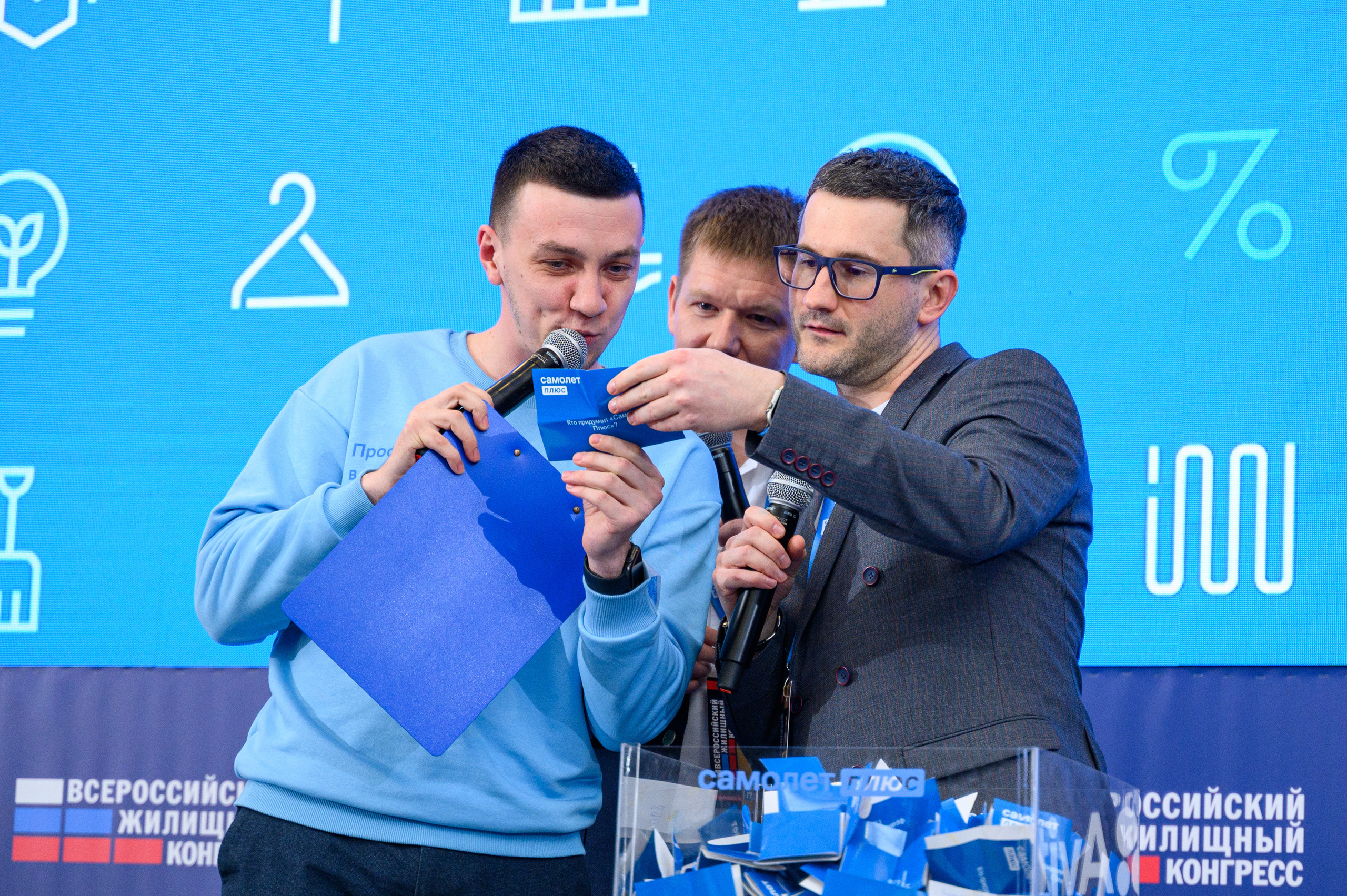 САМОЛЕТ +. Фотограф Сочи Александр Лашкул