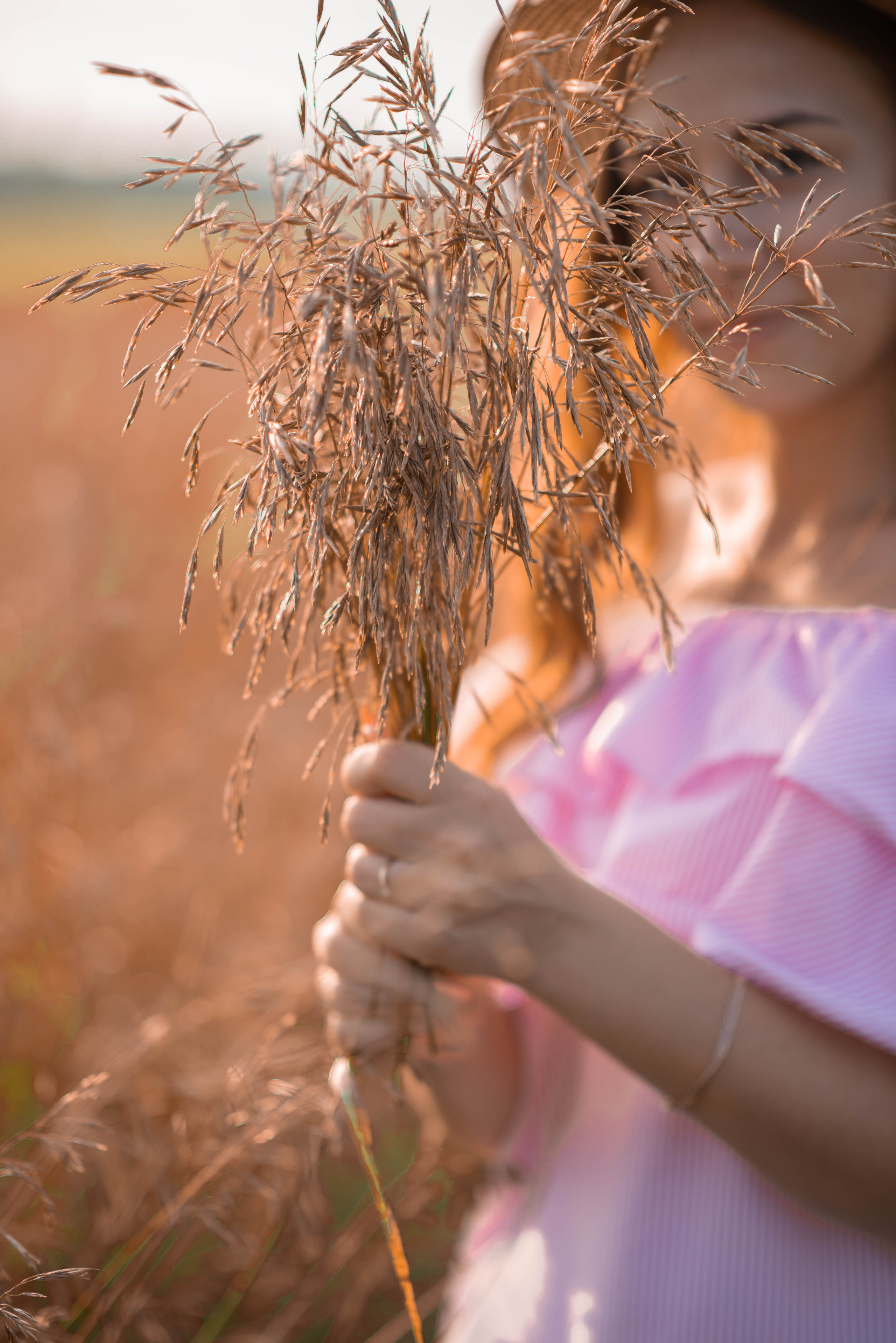 Девушка в поле. Семейный и свадебный фотограф в Абакане Юлия Су