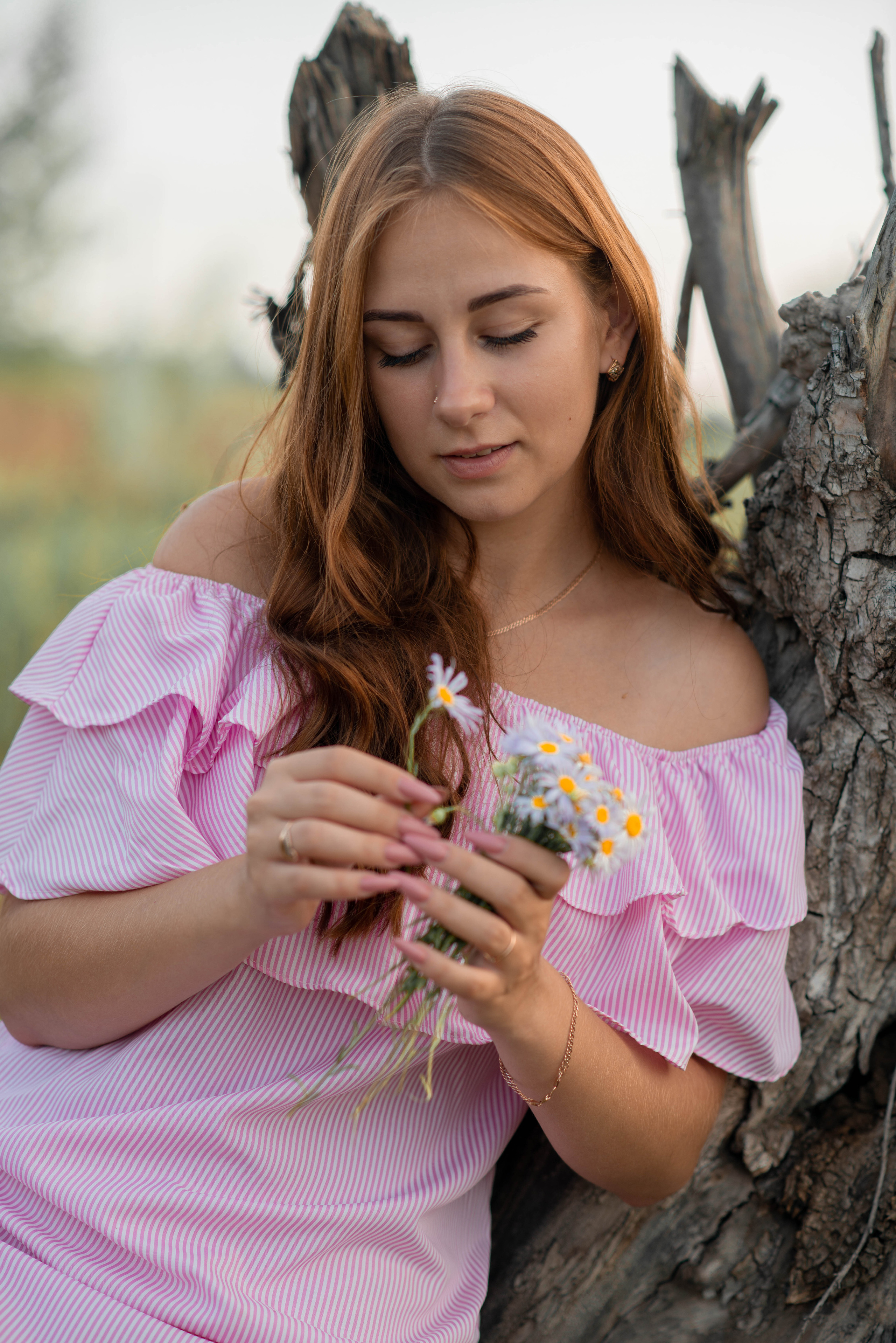 Девушка в поле. Семейный и свадебный фотограф в Абакане Юлия Су