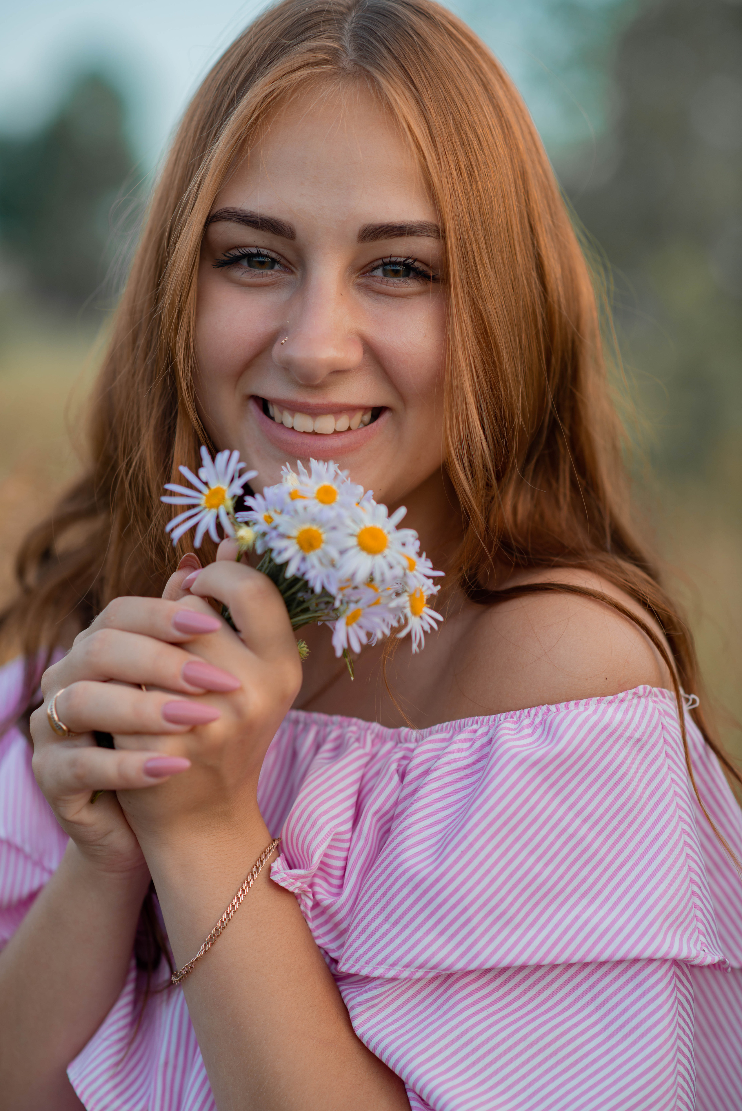 Девушка в поле. Семейный и свадебный фотограф в Абакане Юлия Су