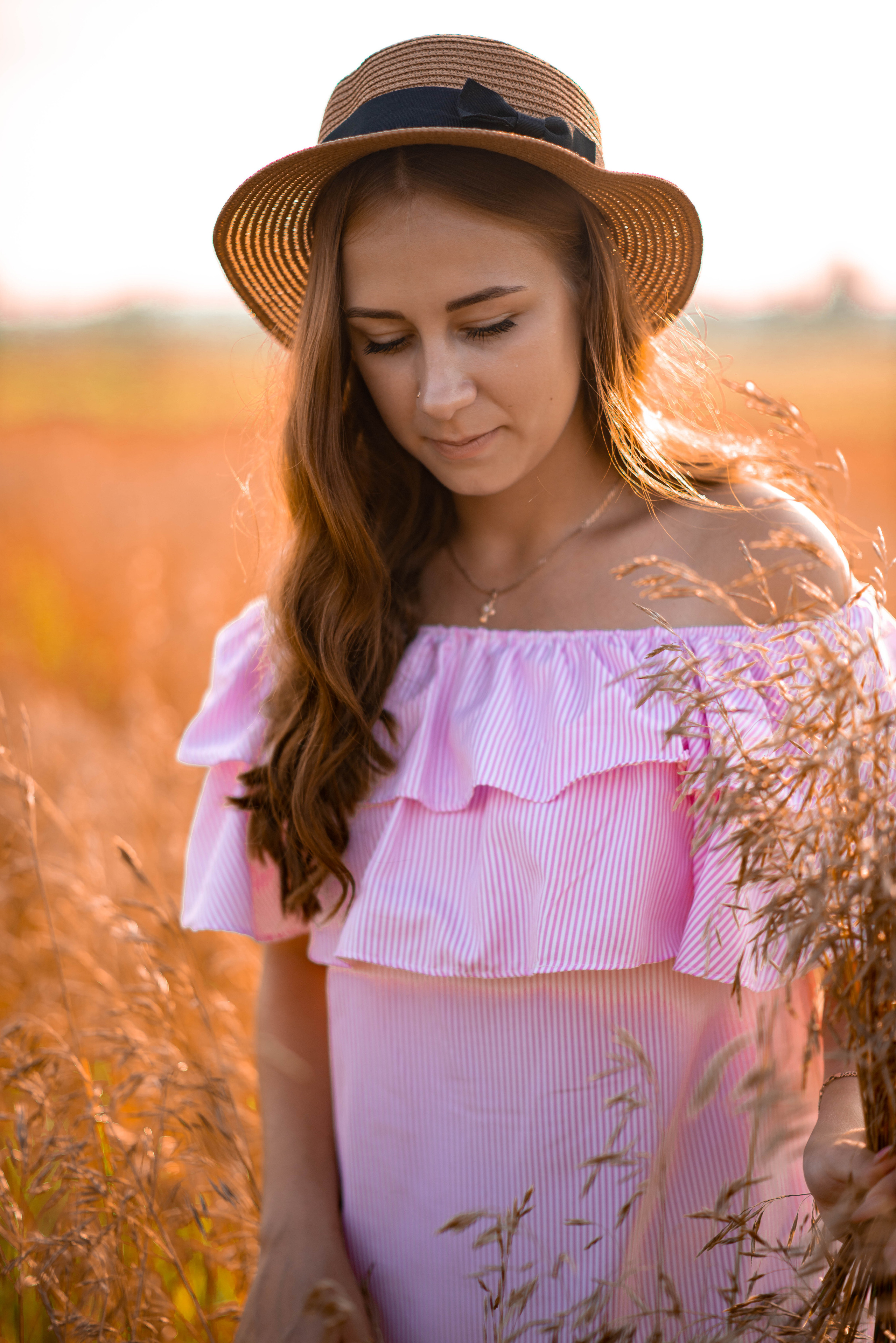 Девушка в поле. Семейный и свадебный фотограф в Абакане Юлия Су