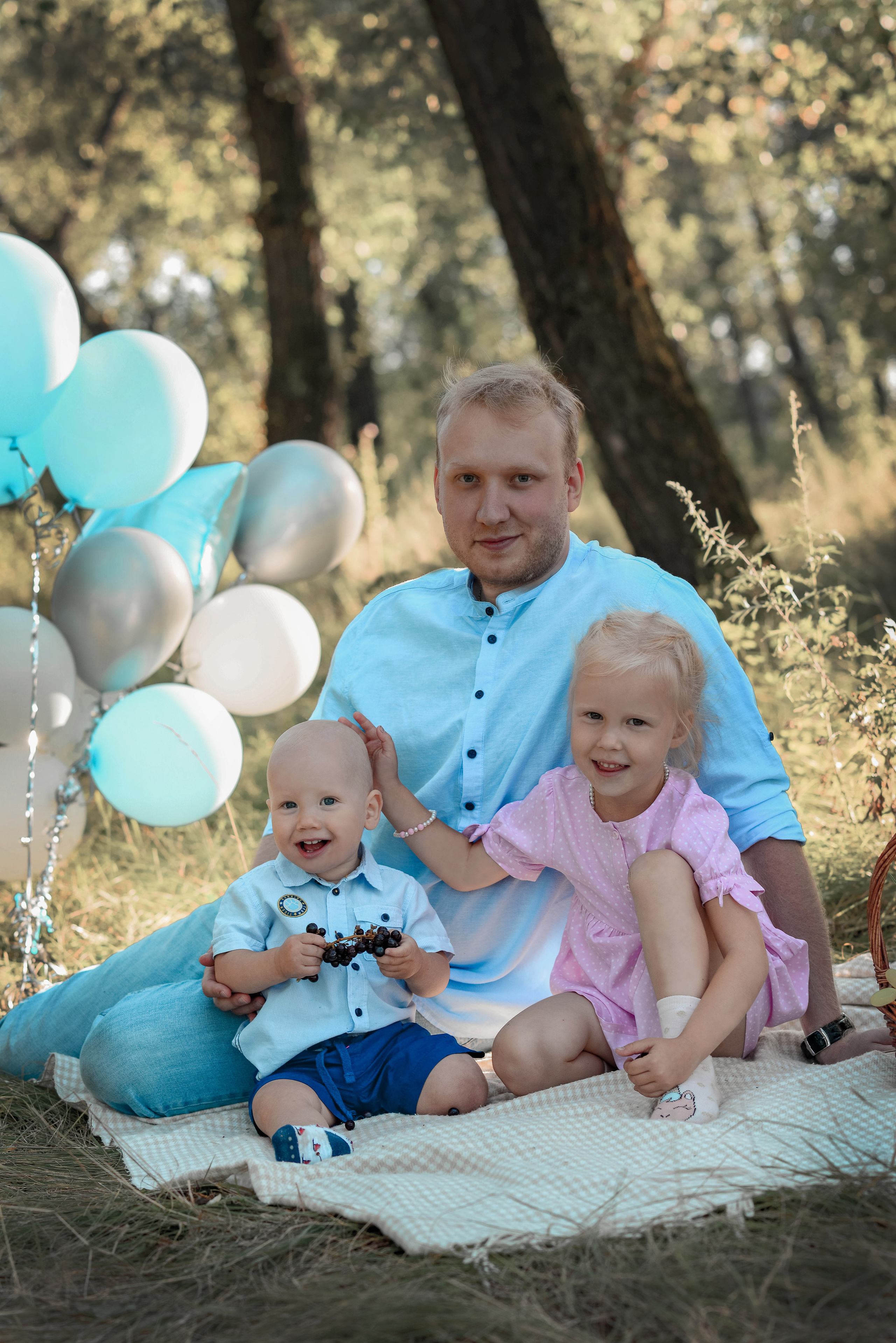 Евгения и Юрий их дети Миша и Яна. Семейный и свадебный фотограф в Абакане Юлия Су