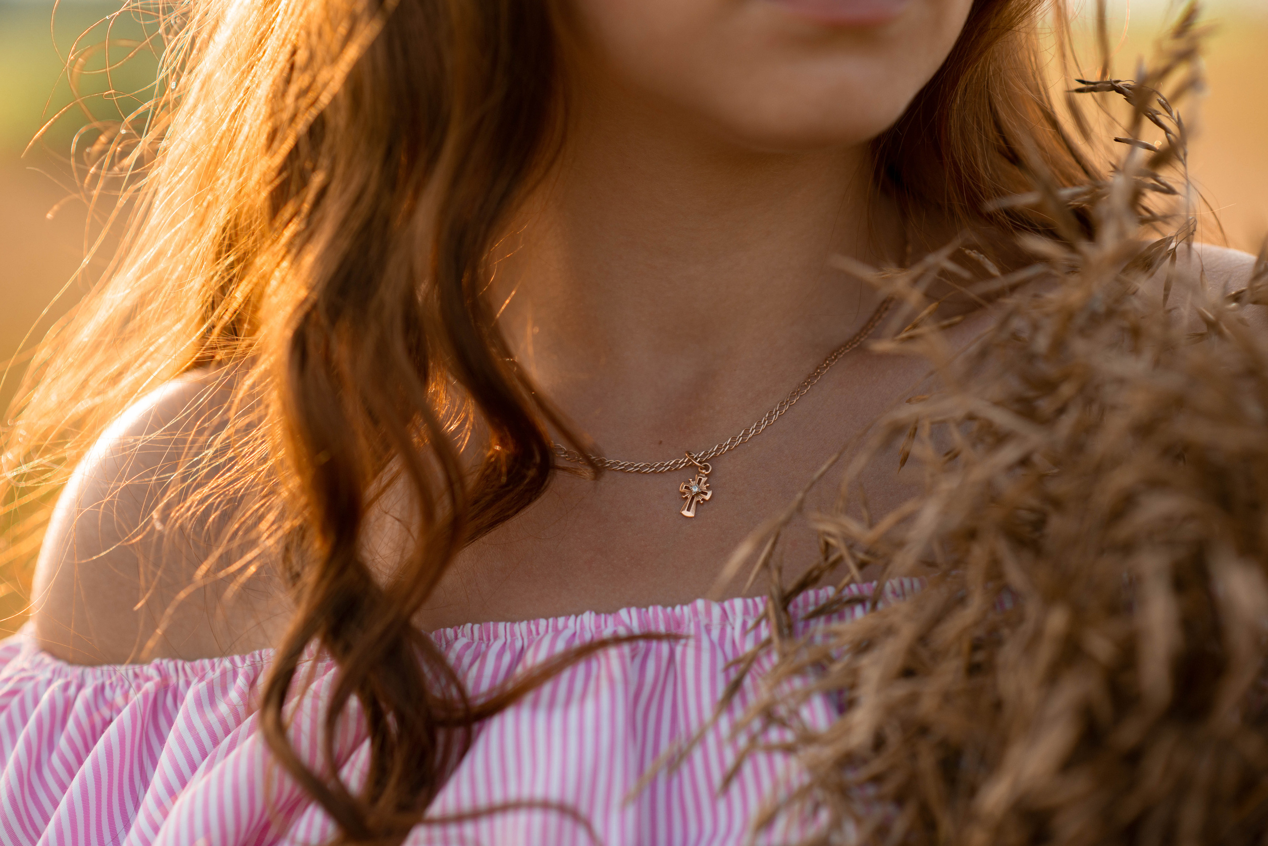 Девушка в поле. Семейный и свадебный фотограф в Абакане Юлия Су