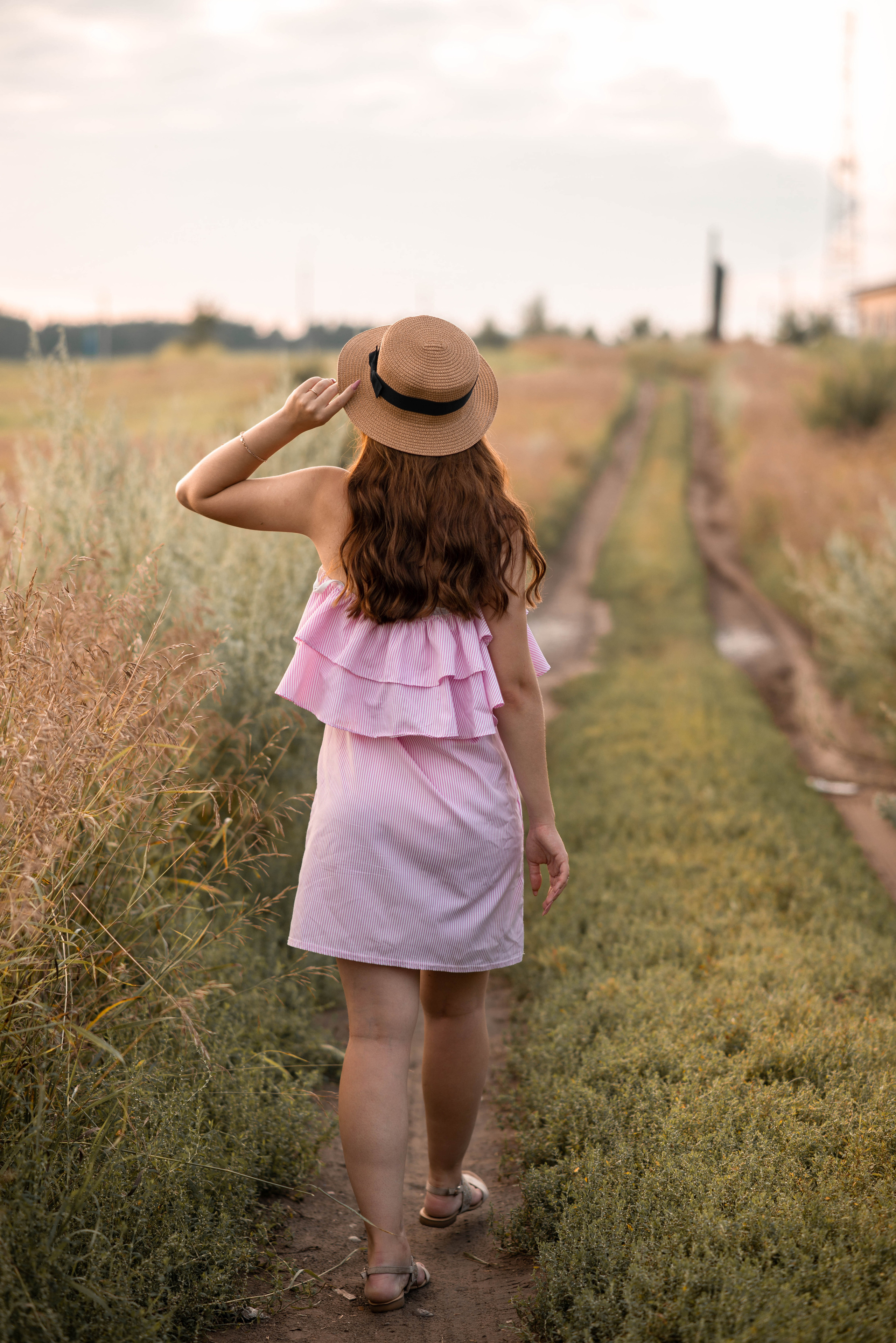 Девушка в поле. Семейный и свадебный фотограф в Абакане Юлия Су