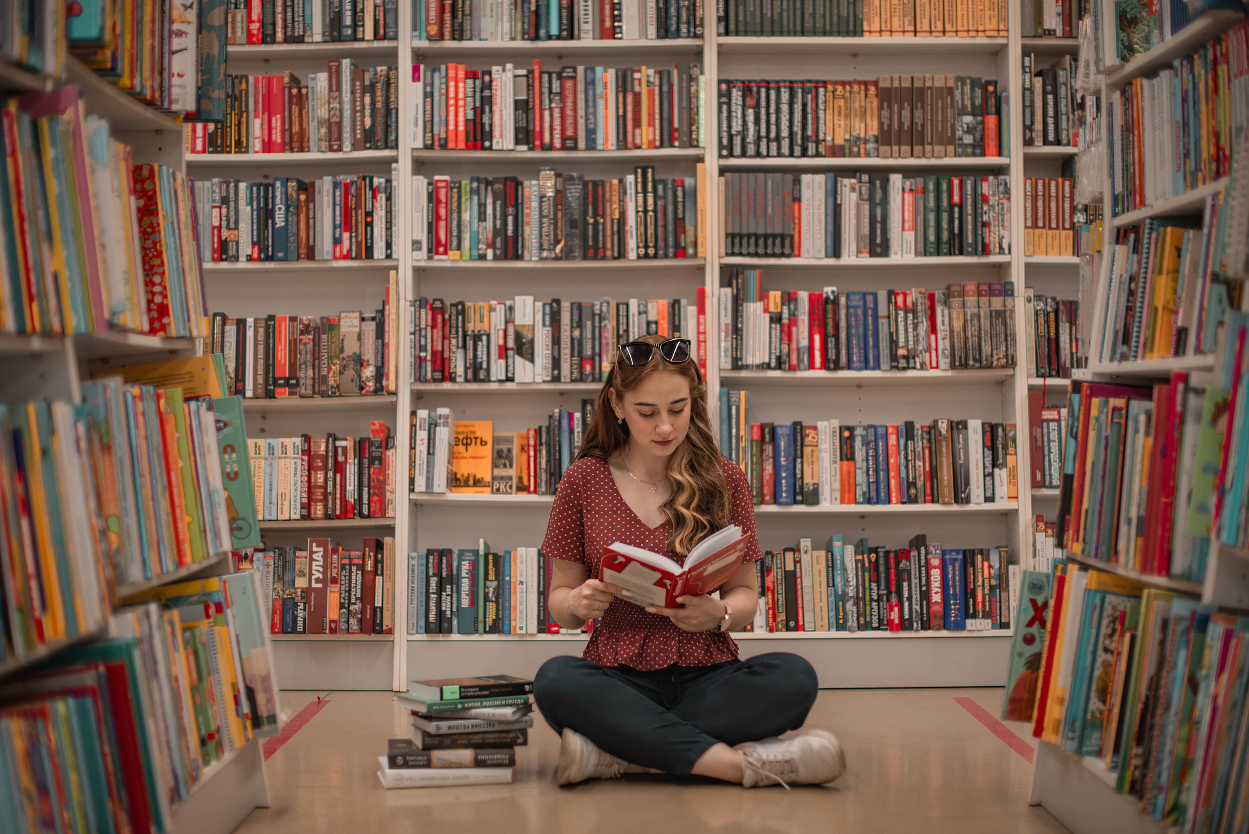 В библиотеке. Семейный и свадебный фотограф в Абакане Юлия Су