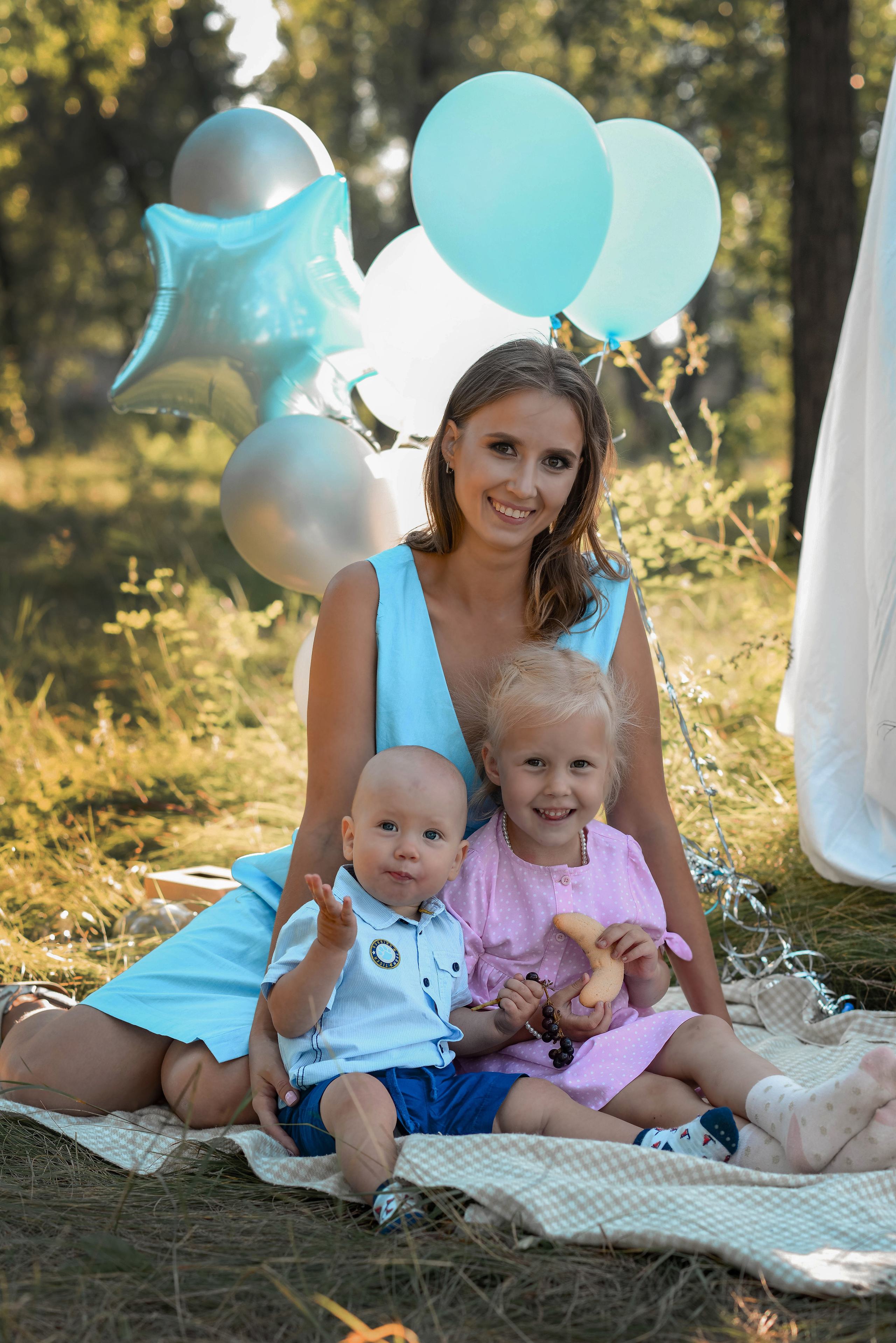 Евгения и Юрий их дети Миша и Яна. Семейный и свадебный фотограф в Абакане Юлия Су