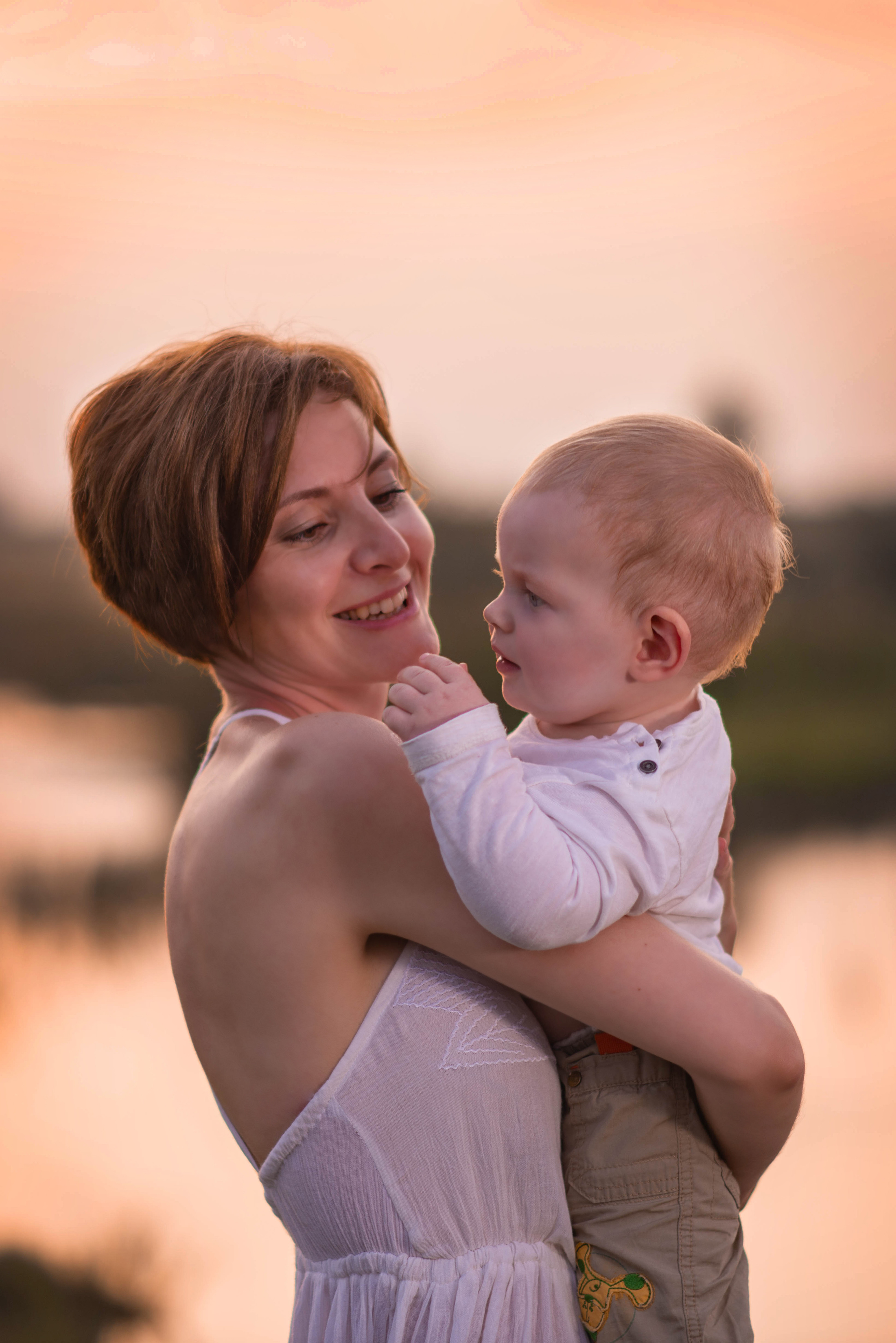 Мать с младенцем. Семейный и свадебный фотограф в Абакане Юлия Су