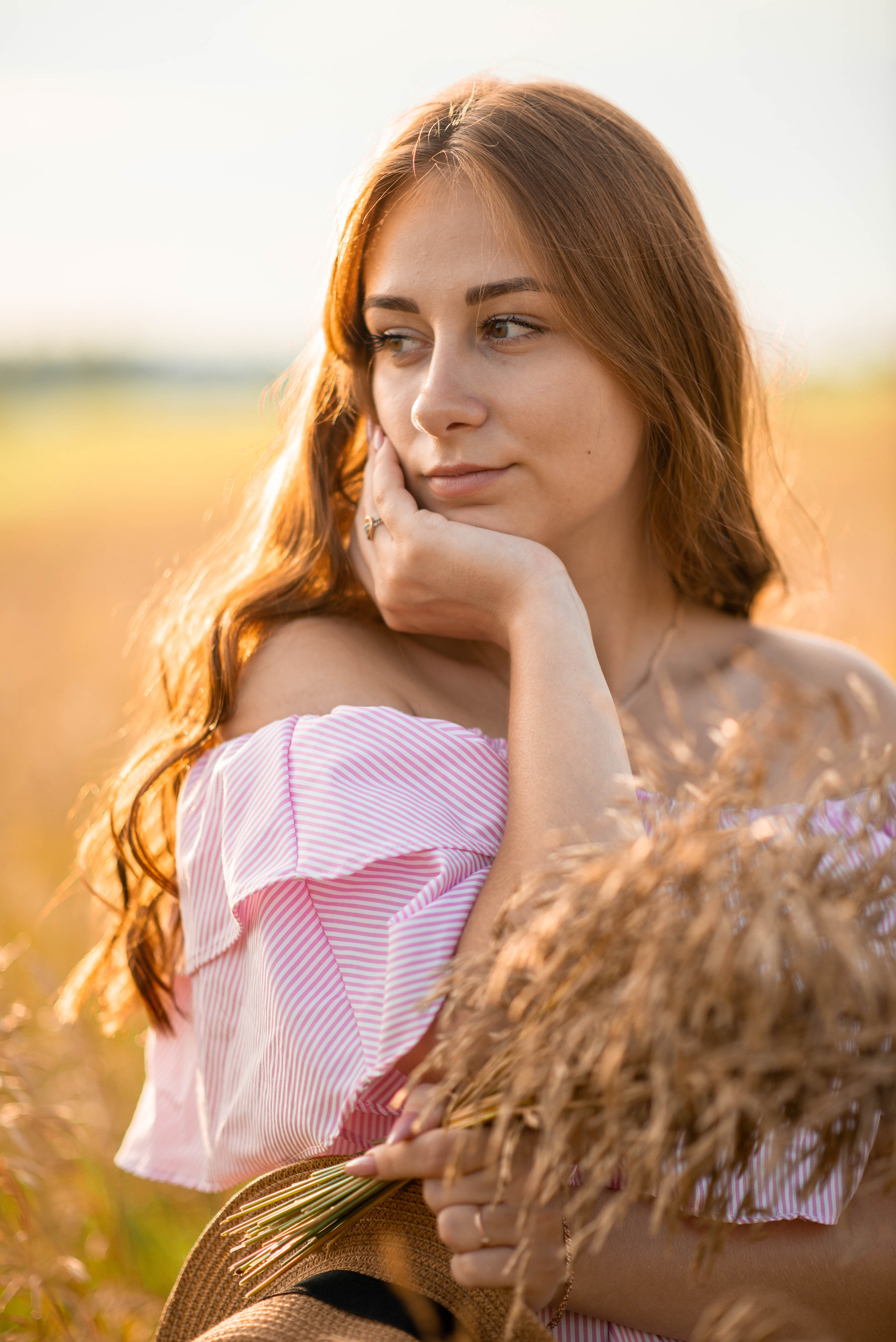 Девушка в поле. Семейный и свадебный фотограф в Абакане Юлия Су