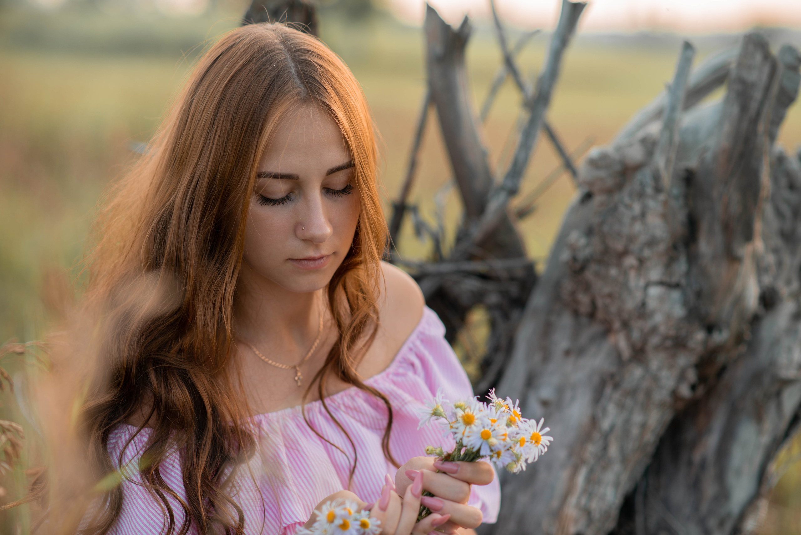 Девушка в поле. Семейный и свадебный фотограф в Абакане Юлия Су