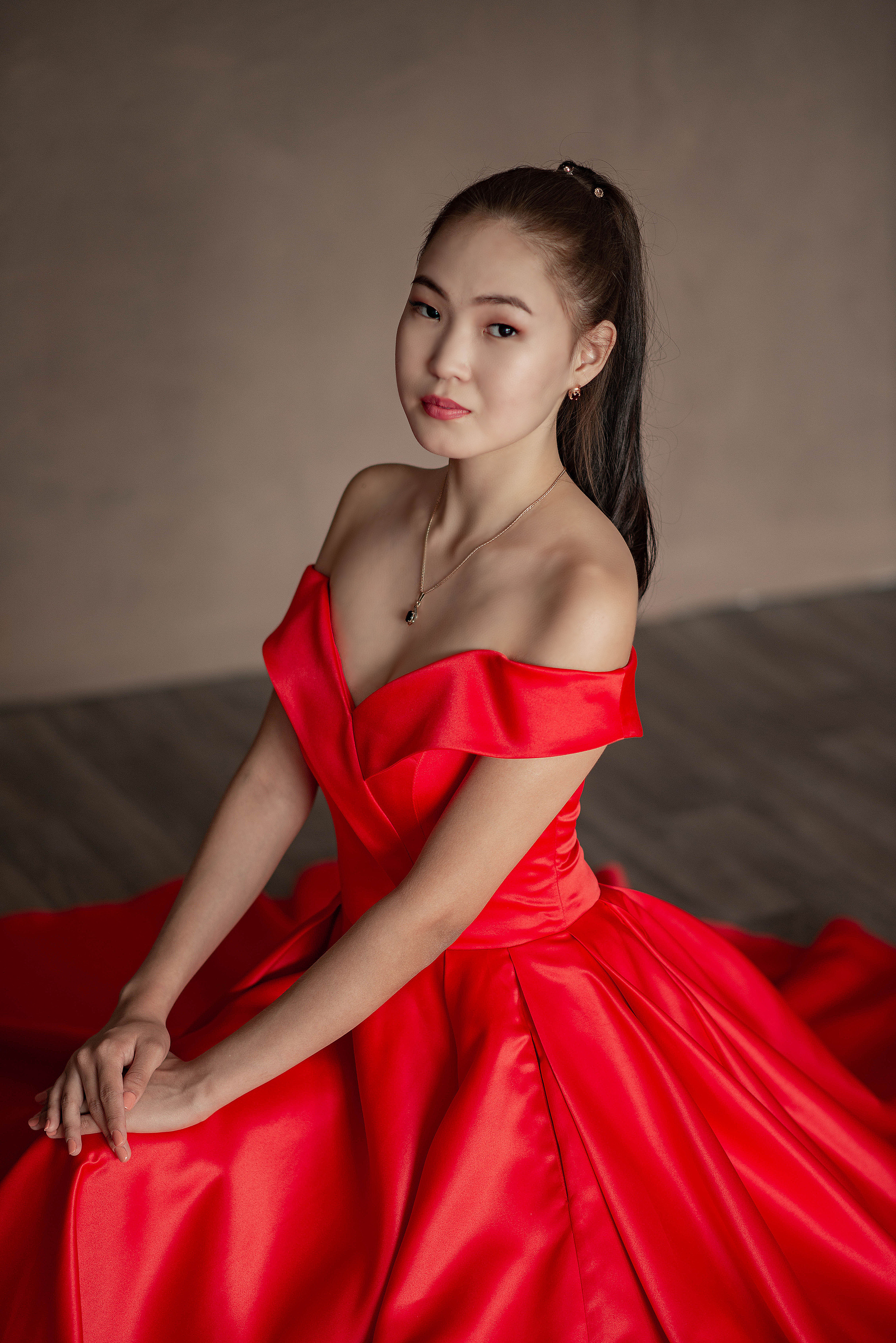 Вероника. История с красным. Семейный и свадебный фотограф в Абакане Юлия Су