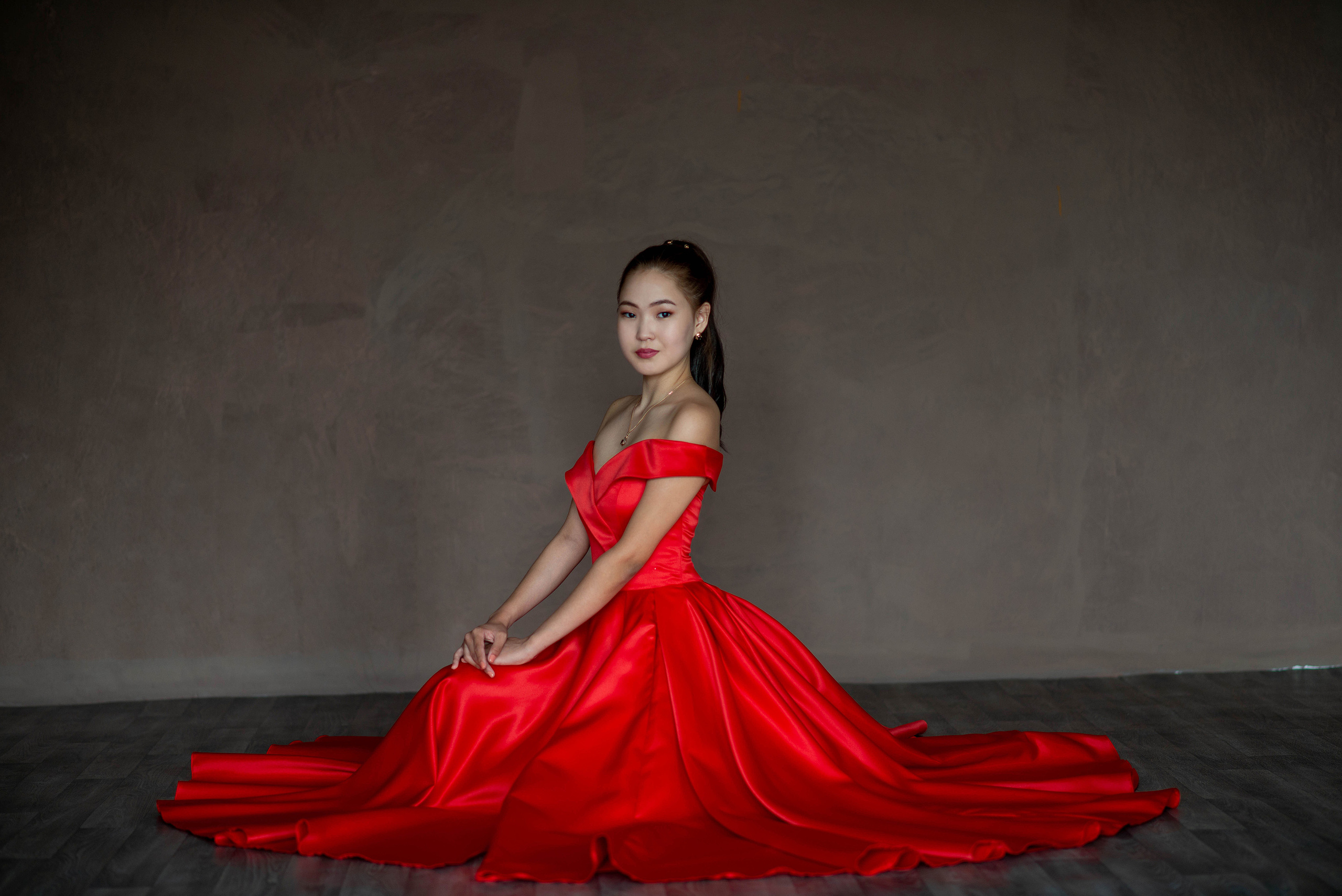 Вероника. История с красным. Семейный и свадебный фотограф в Абакане Юлия Су