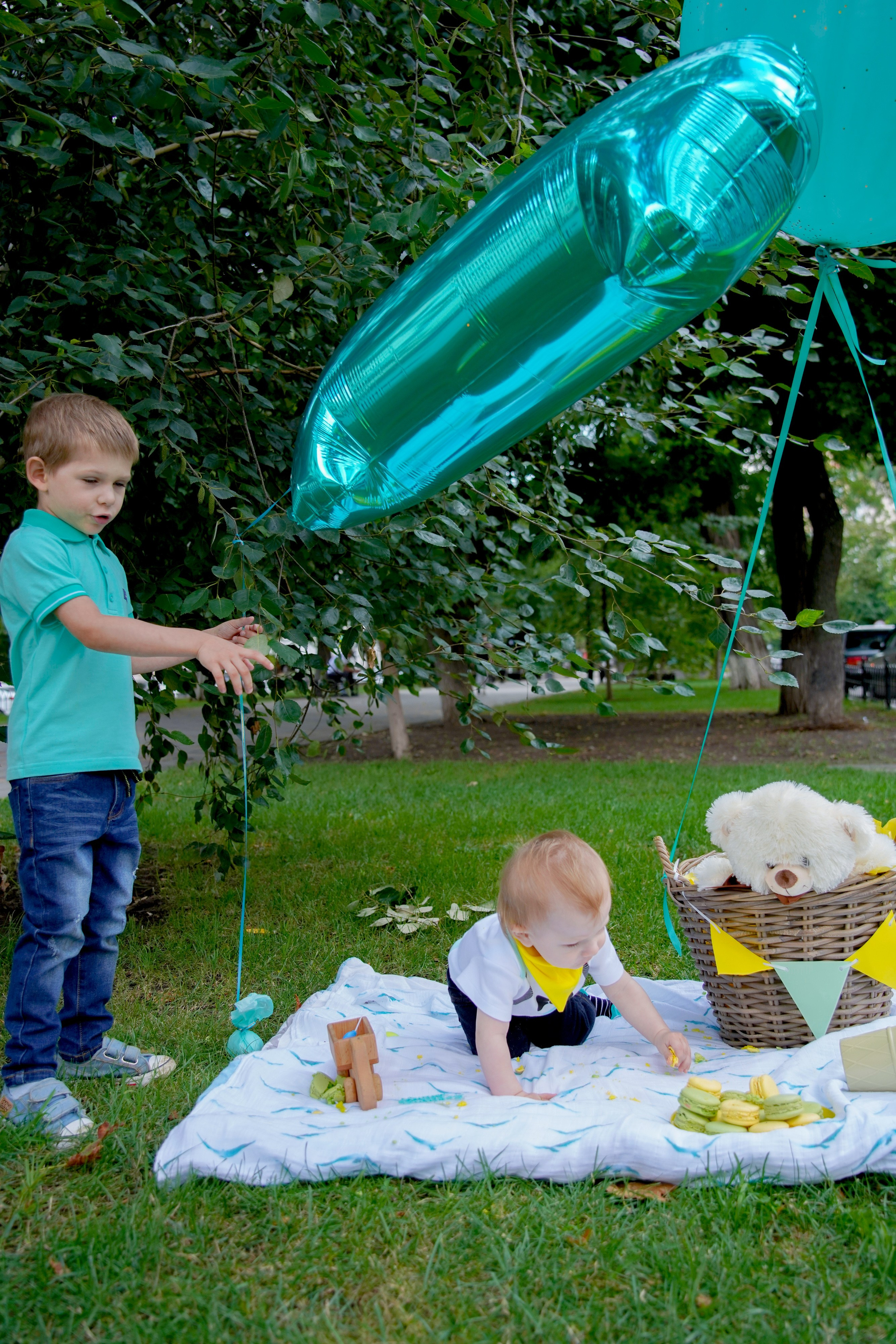 1 год)). Max Matvich and Victoria Basova are professionals in their field