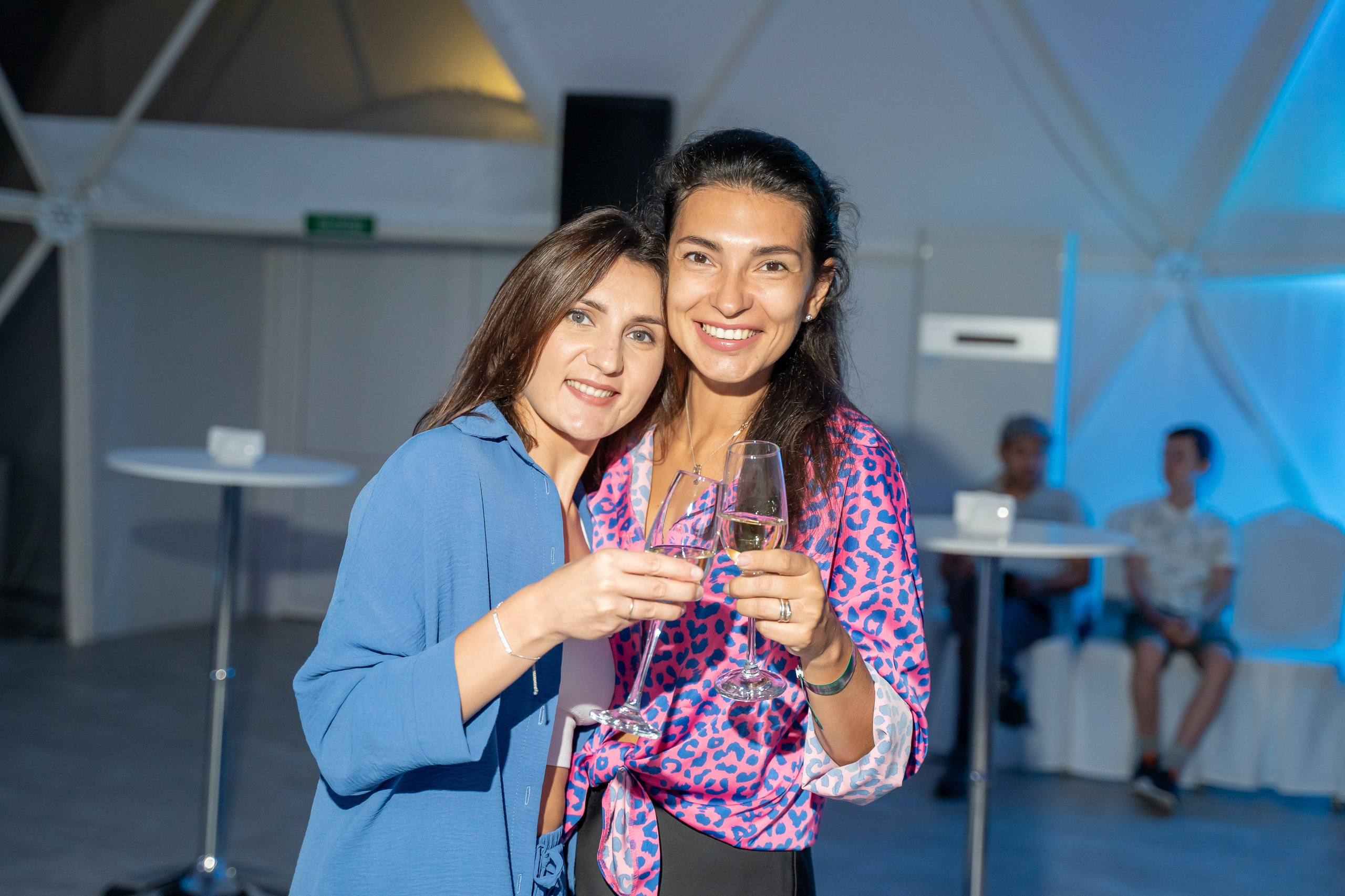 Крупный план красивых участниц фитнес Кэмпа 