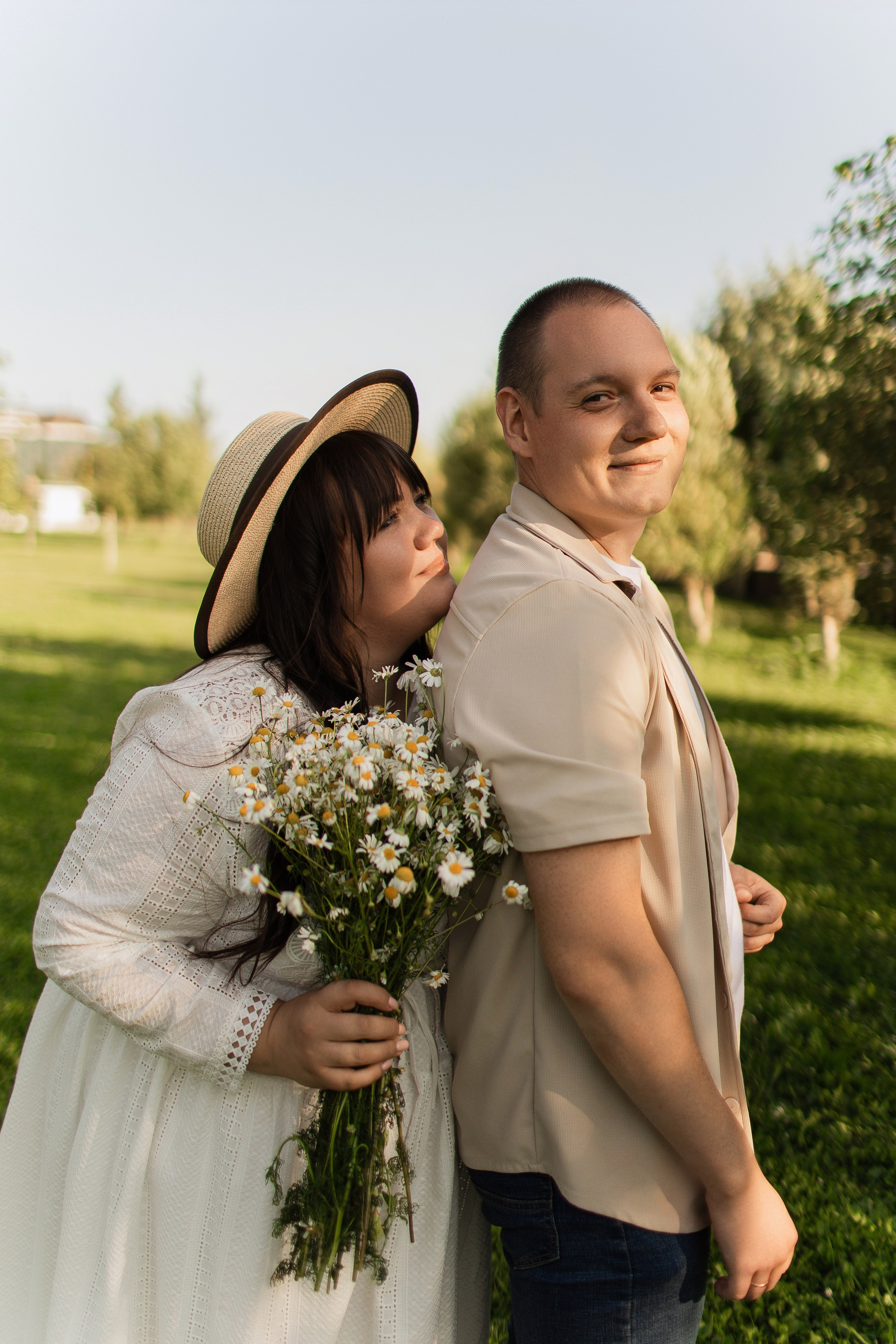 Летний день в парке. Семейная съемка — это красивый способ признаться своей семье в любви