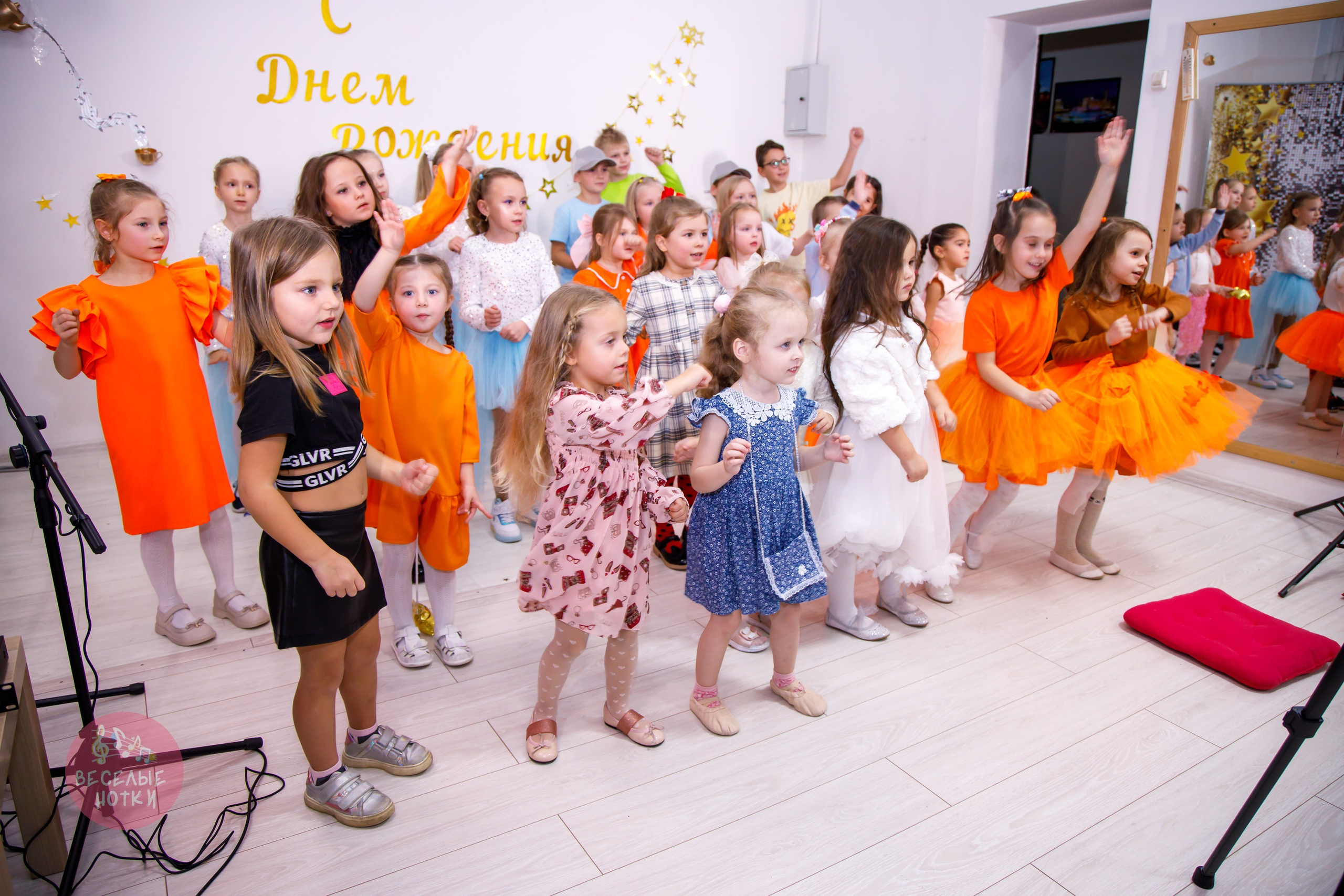 Веселый праздник с вокальной студией «Веселые Нотки». Профессиональная фото и видеосъемка. Москва