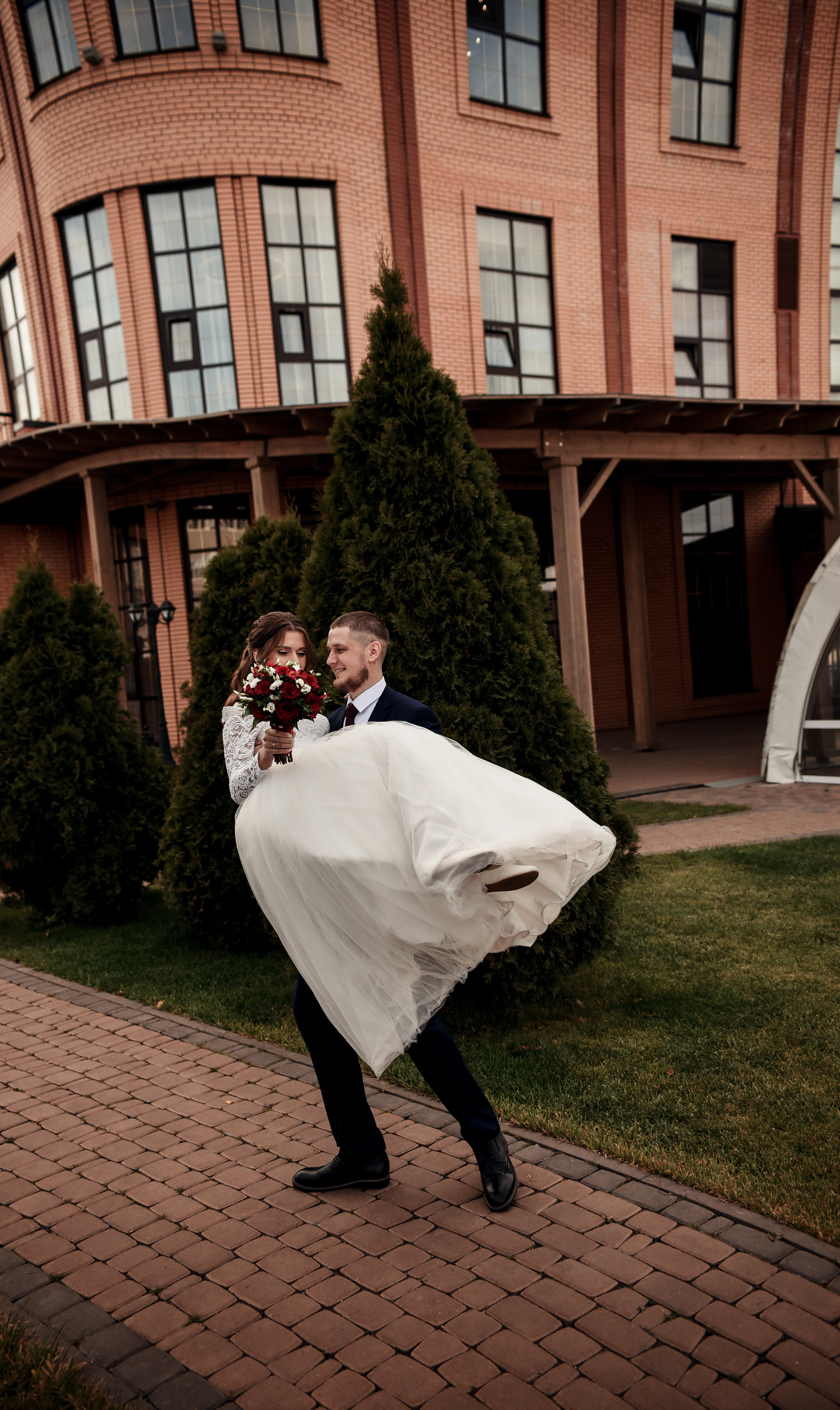 Артем и Кристина (небольшая свадебная серия). Свадебный, семейный, детский, контент фотограф в Омске Максим Ильин