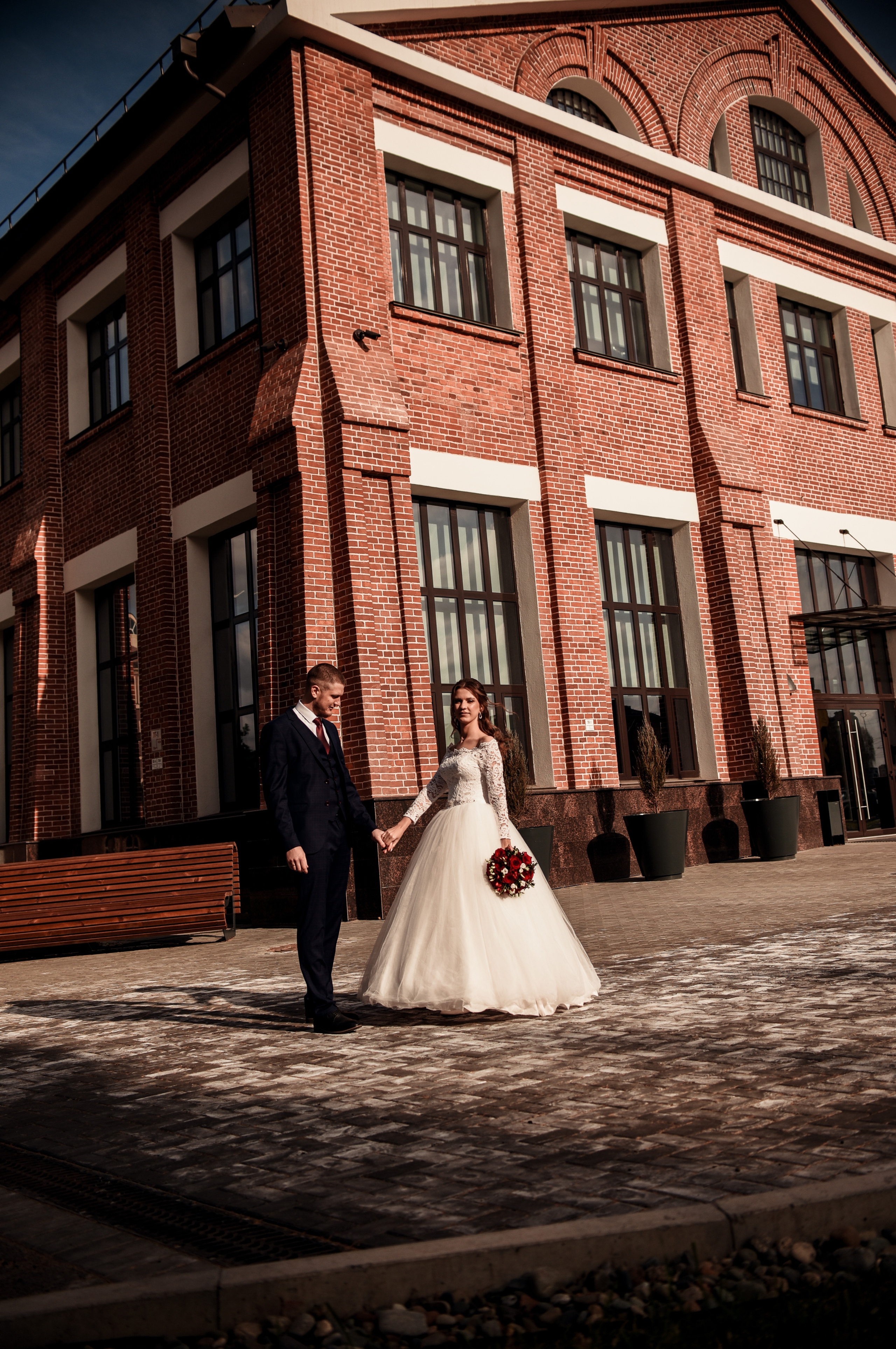 Артем и Кристина (небольшая свадебная серия). Свадебный, семейный, детский, контент фотограф в Омске Максим Ильин