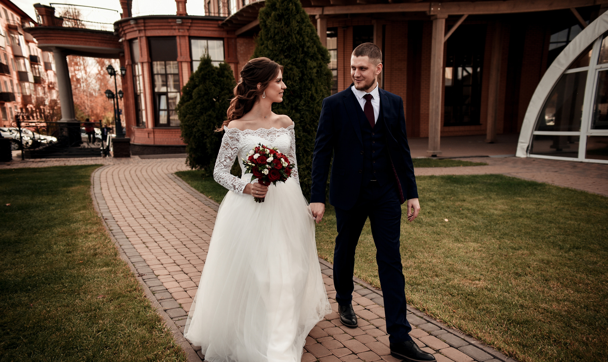 Артем и Кристина (небольшая свадебная серия). Свадебный, семейный, детский, контент фотограф в Омске Максим Ильин