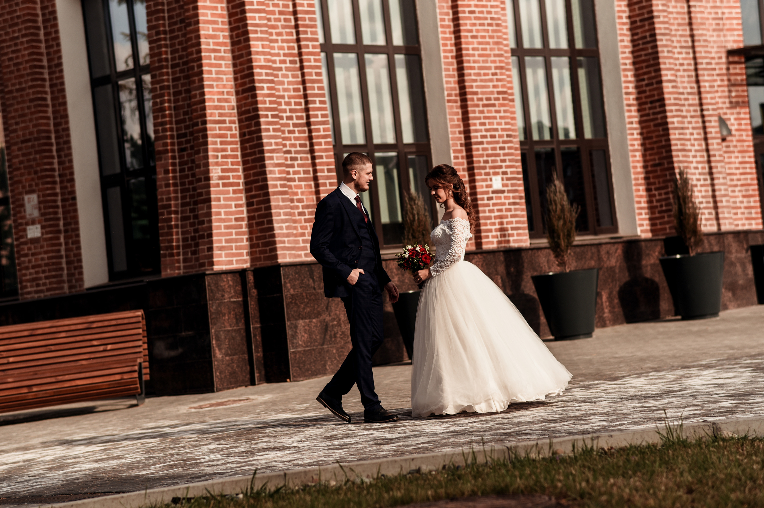 Артем и Кристина (небольшая свадебная серия). Свадебный, семейный, детский, контент фотограф в Омске Максим Ильин