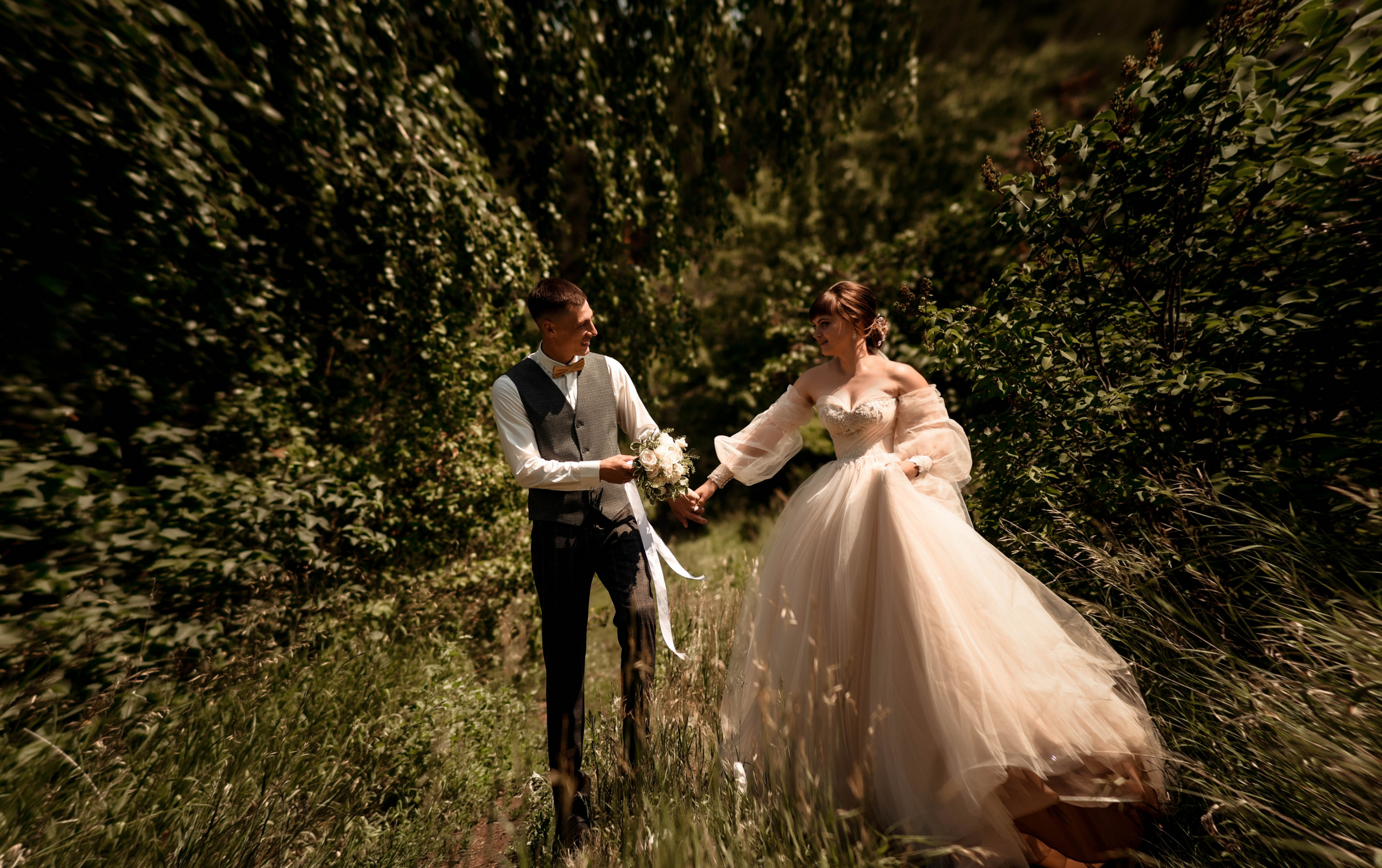 Летняя свадьба в + 35С Юра+Ксюша. Свадебный, семейный, детский, контент фотограф в Омске Максим Ильин