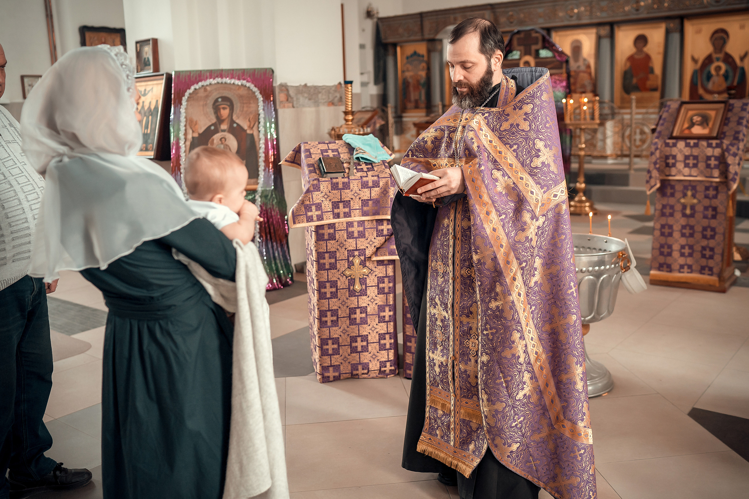 ТАИНСТВО КРЕЩЕНИЯ КСЕНИИ ХРАМ ФЕОДОРА ТИРОНА. Фотограф на Крещение и Венчание в Красноярске Рамазанова Юлия